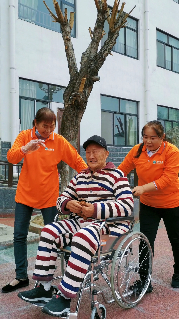 养老院护工的日常生活,护理型养老院