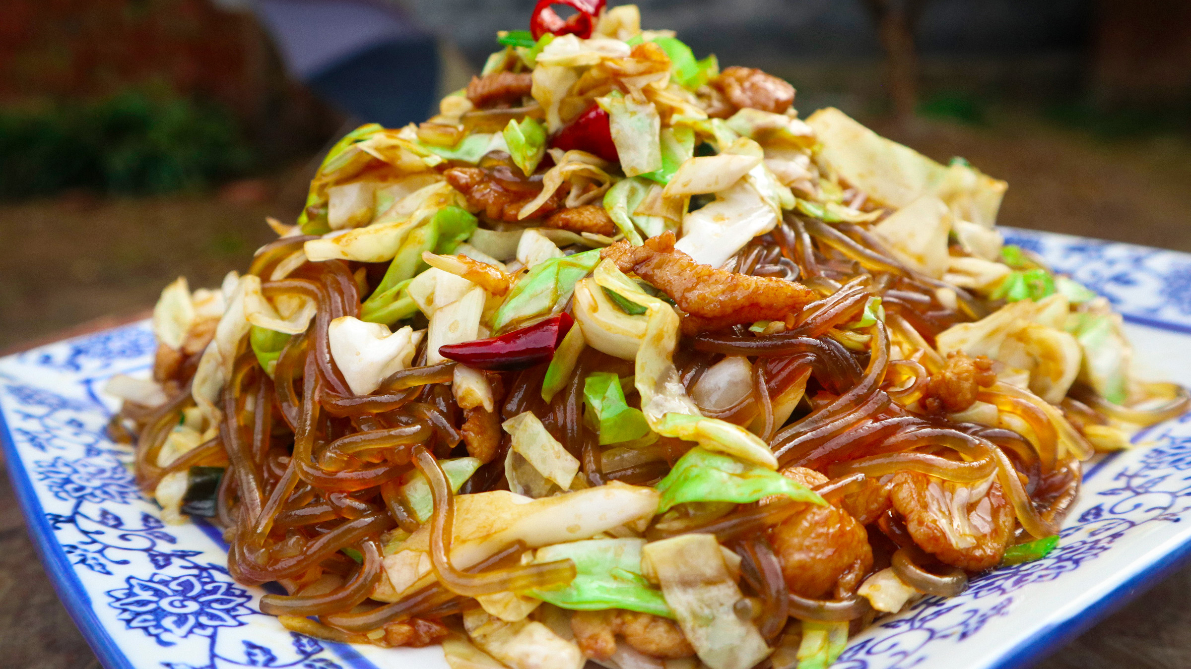 包菜炒粉条这样做，家人都不挑食了，不粘不坨，技巧全在这里