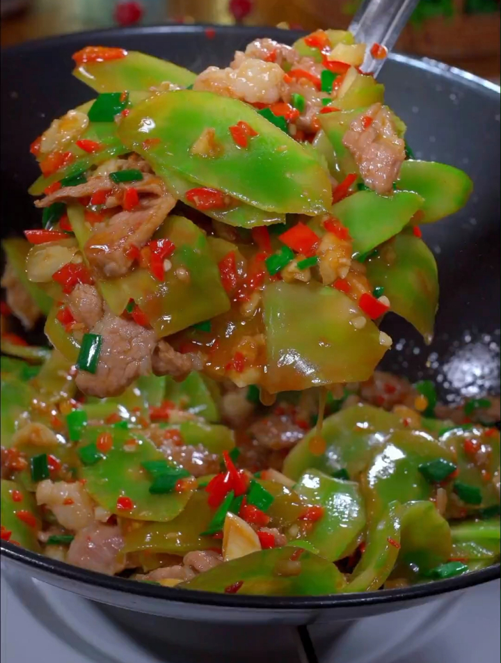 莴笋炒肉这样做太脆嫩下饭了,多做这一步脆爽下饭,太香了-度小视