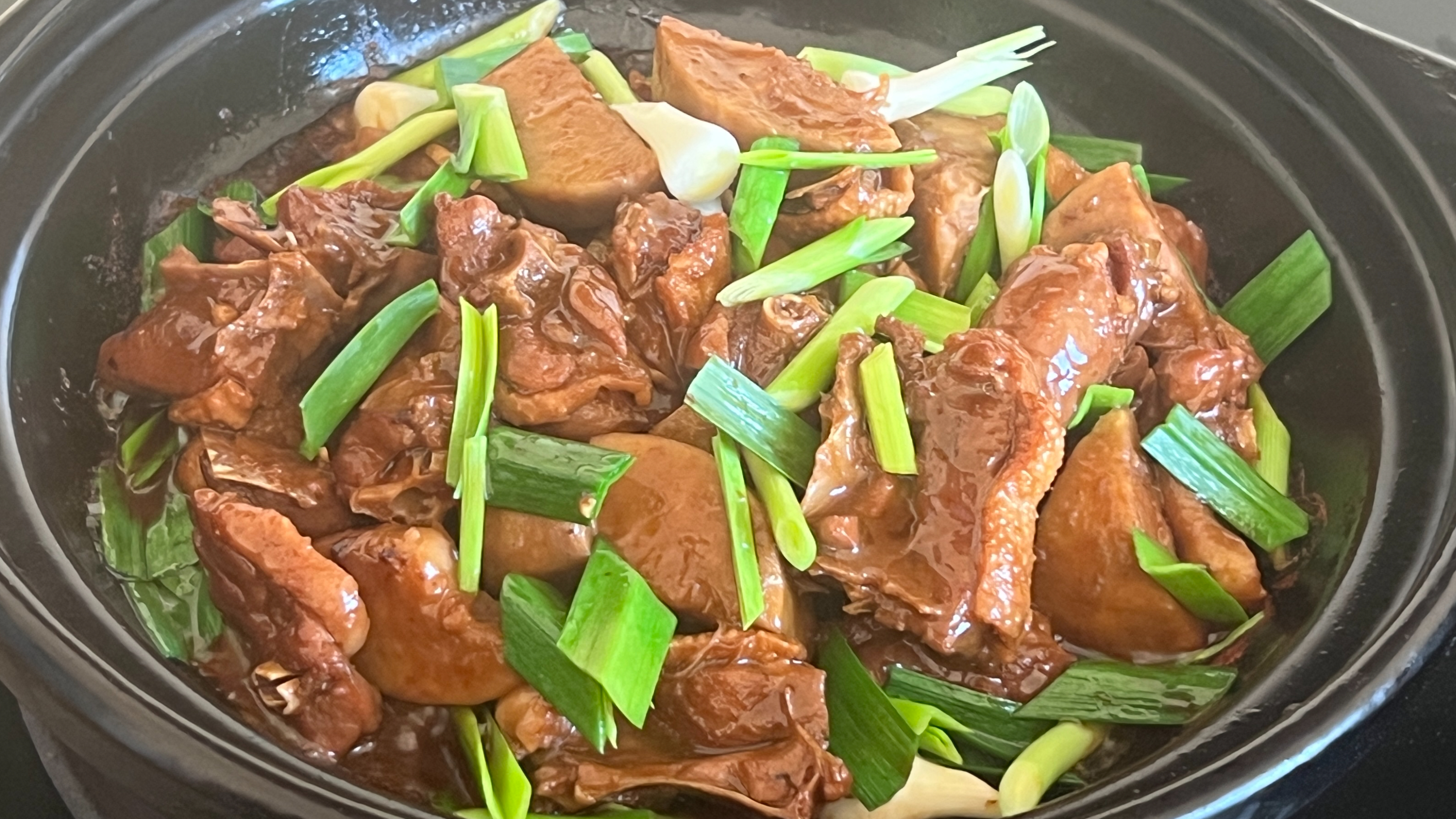 没想到芋头焖鸭会这么好吃,软嫩入味,满屋飘香,你也试试吧