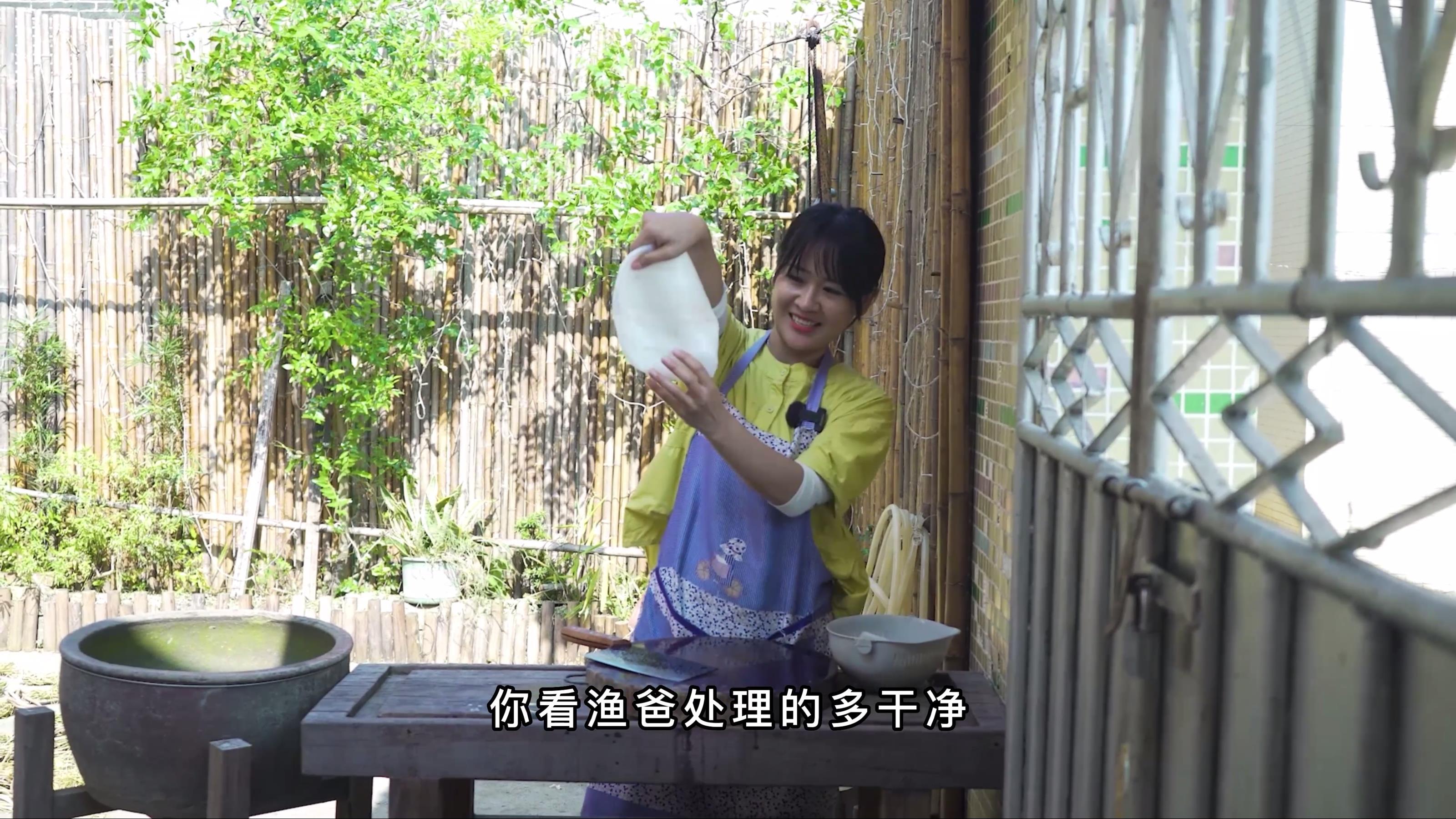 超大鱿鱼 阿渔妹竟然这样浪费了 渔爸表示非常心疼 你们怎么看