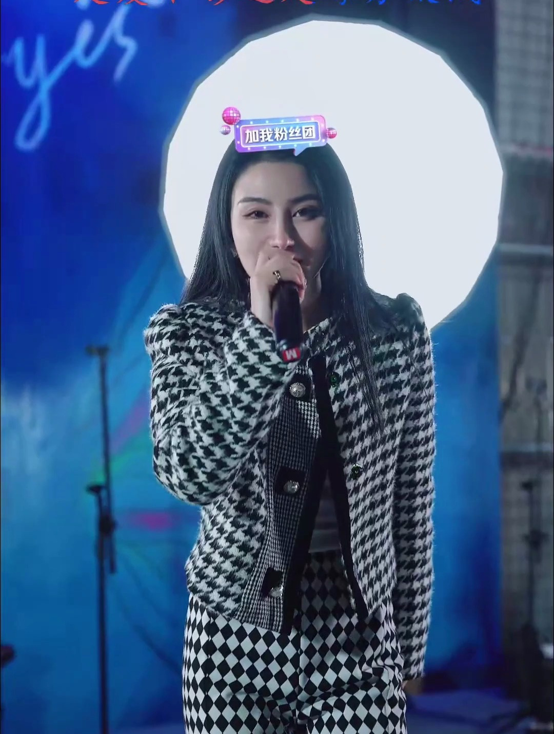 张鑫雨一首《爱难求情难断》伤感走心,多少相爱的人最后只剩抱歉
