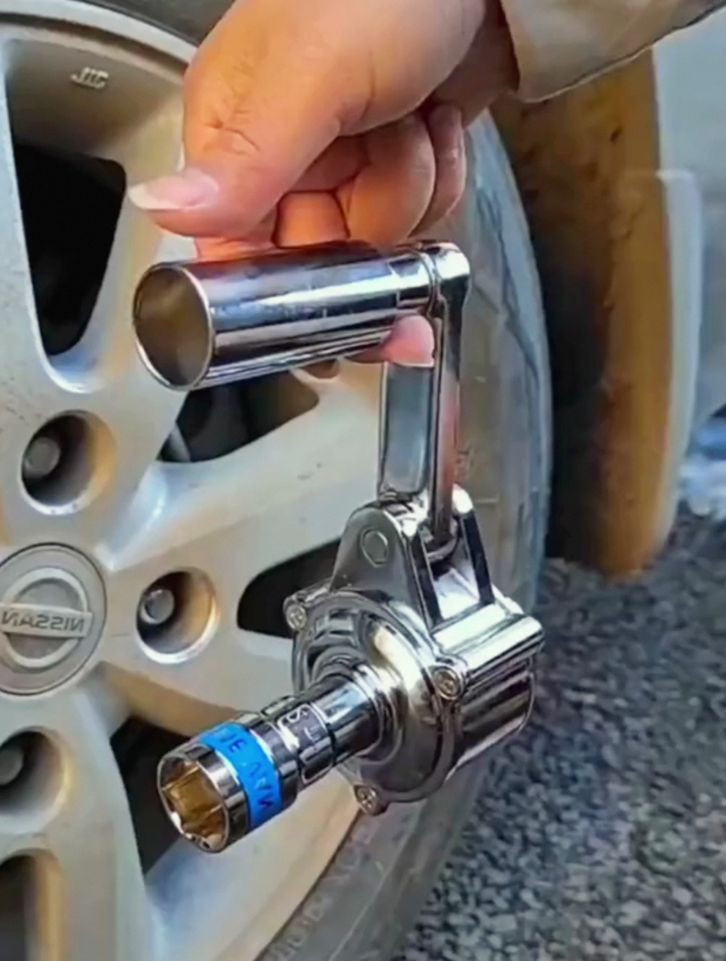 汽车轮胎省力扳手,轻松拆卸轮胎螺丝,好用实用,你用过吗?