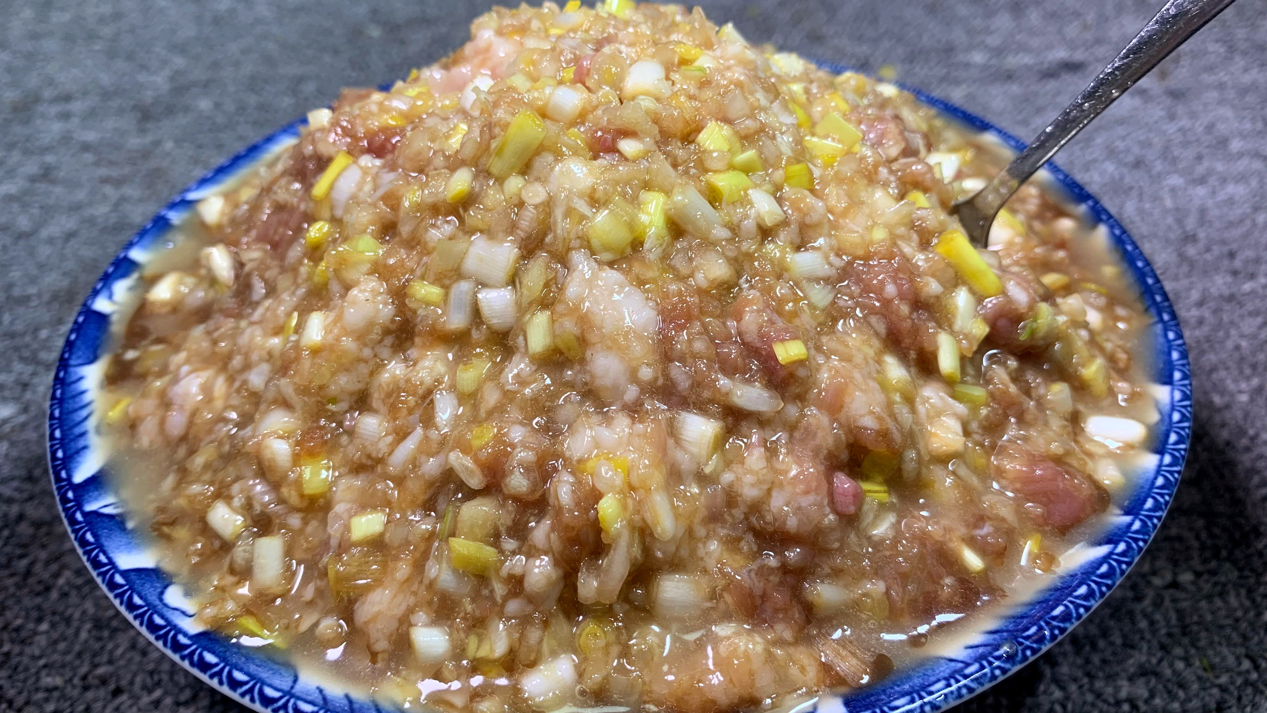调白菜饺子馅,用盐杀水就错了,教你30年饺子馆不外传配方,真香