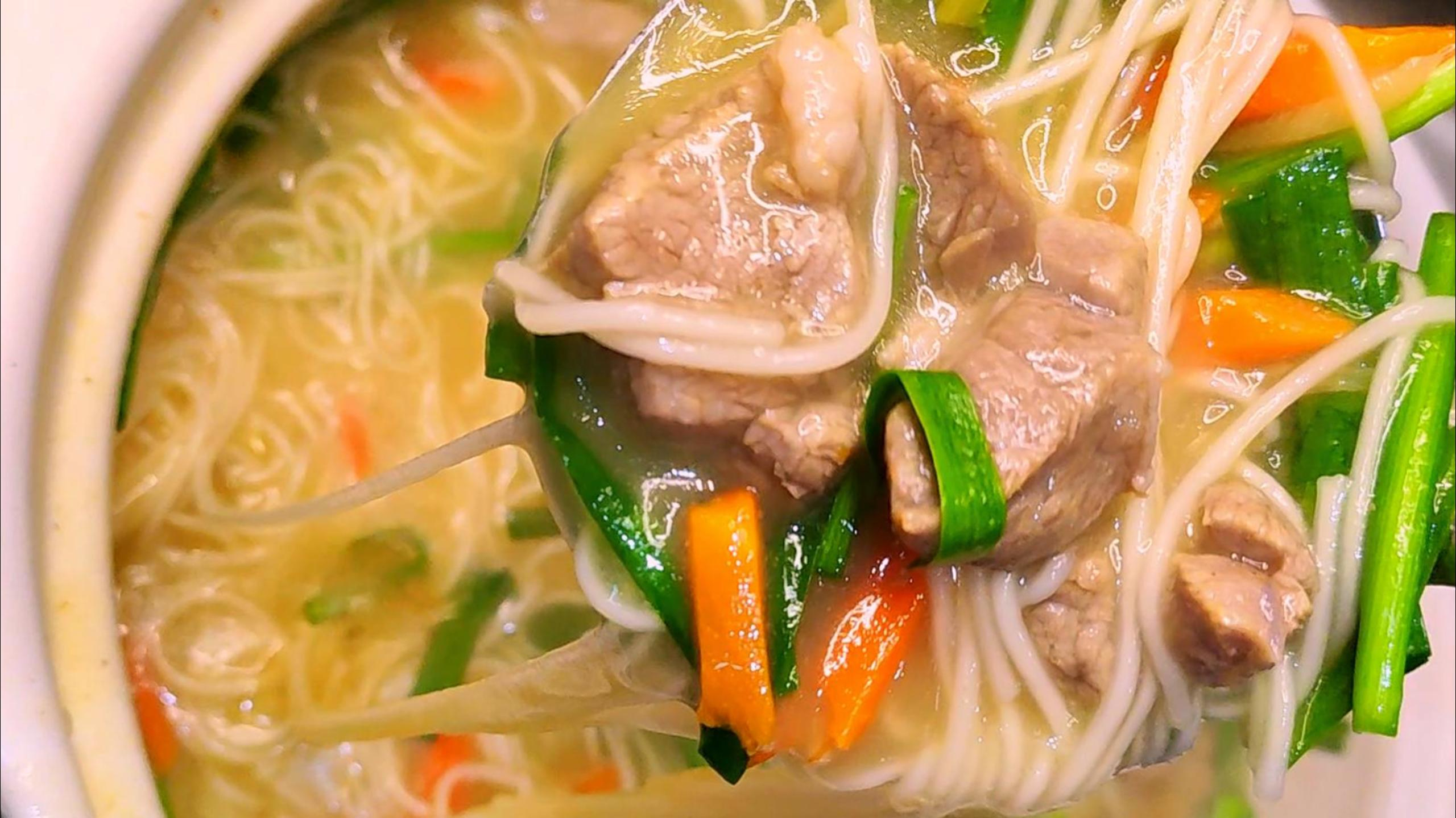 胡萝卜羊肉糊涂面。不仅味道好,一碗下肚全身暖和