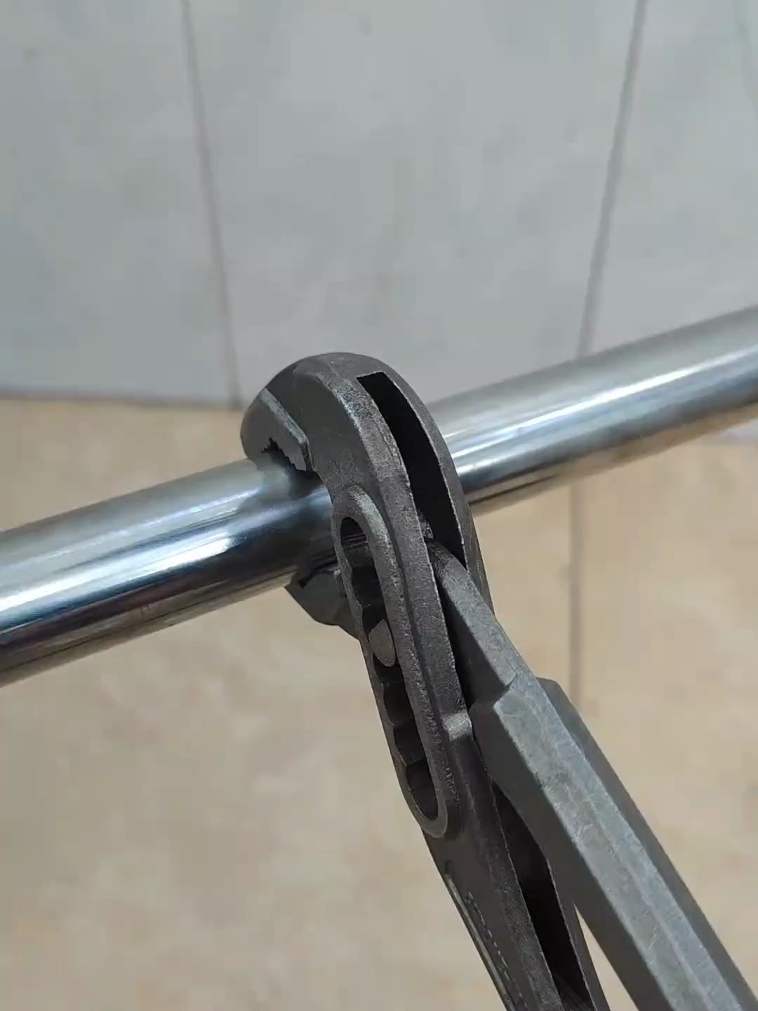 多功能水泵钳,即是管钳也是扳手!