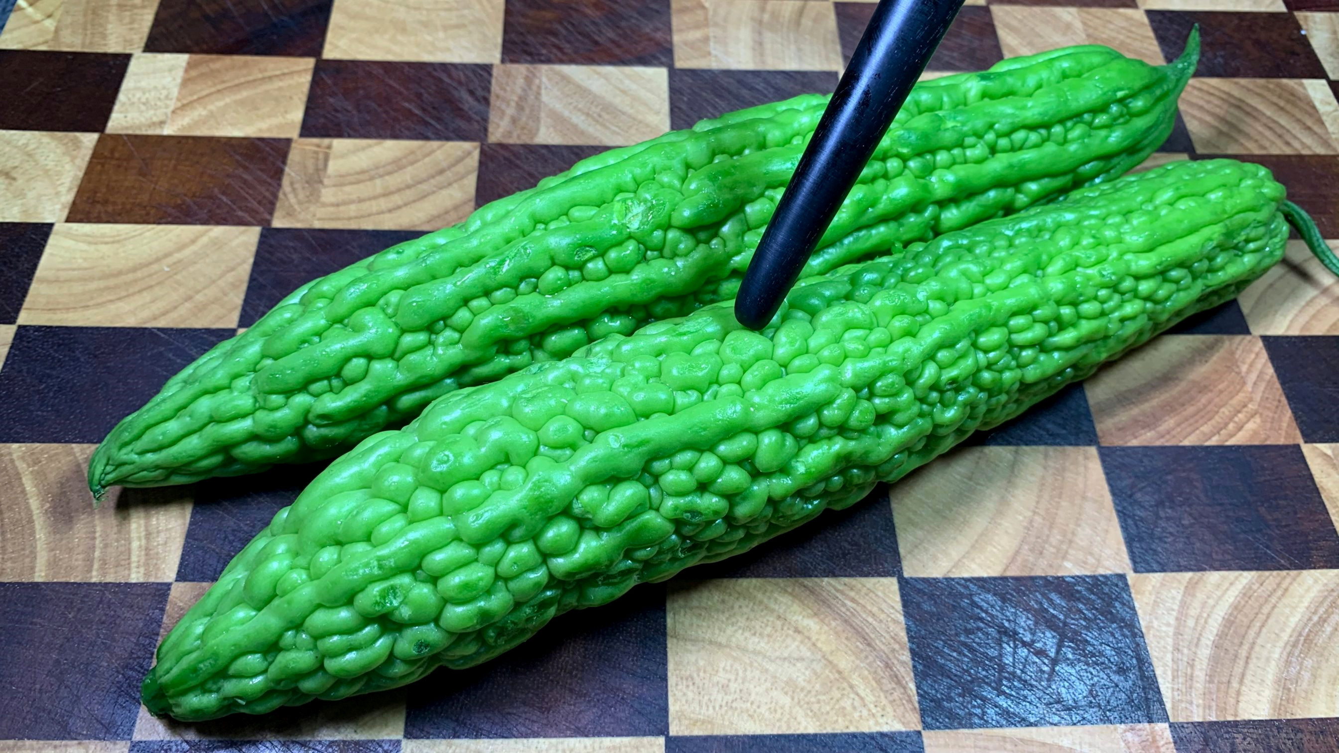 炒苦瓜时,切记不可先放油,教你一招,苦瓜颜色翠绿清爽可口