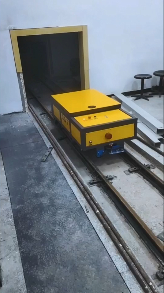 rgv自动化轨道小车 电动轨道平车客户调试现场-度小视