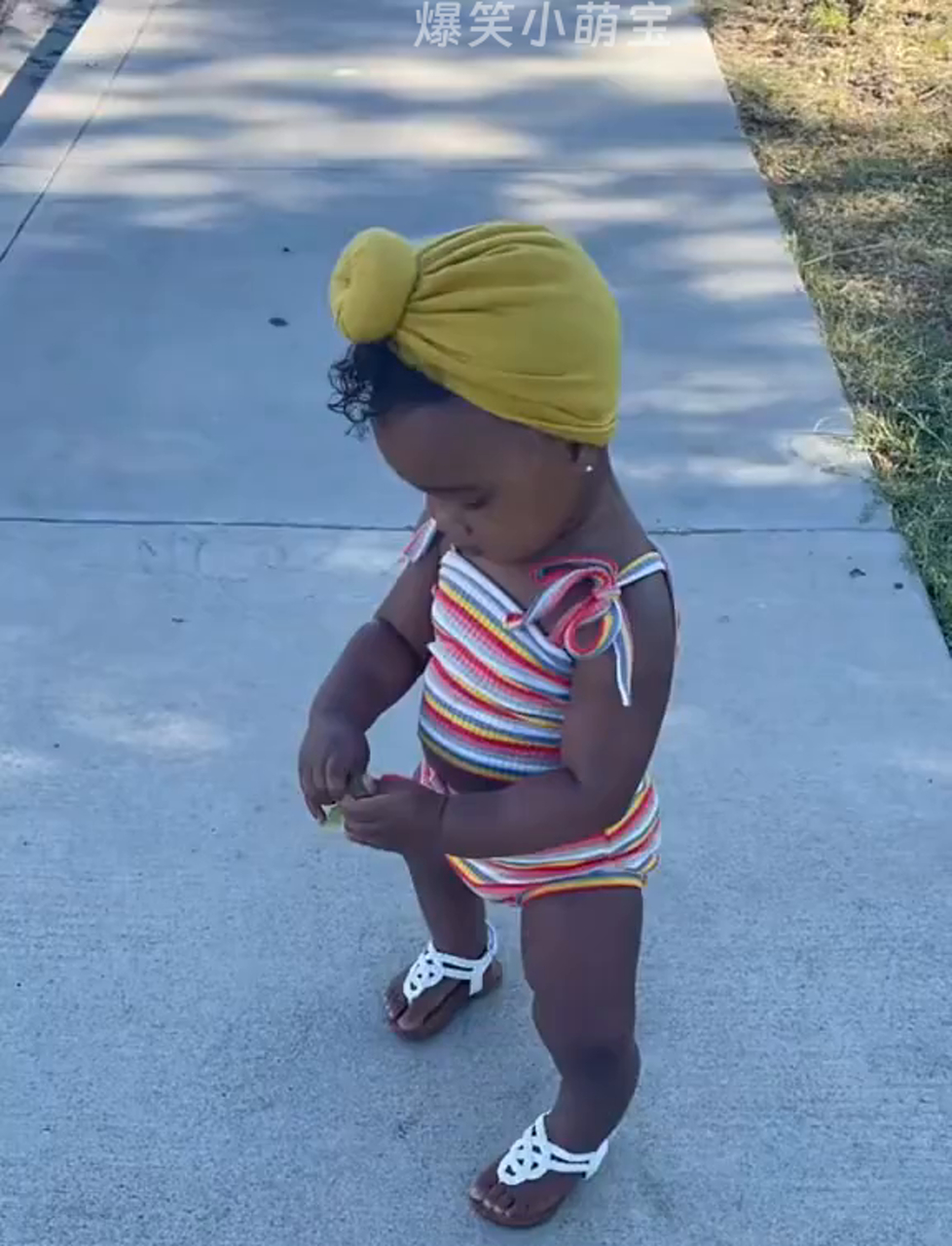 黑娃子里的洋气小妞儿真时髦