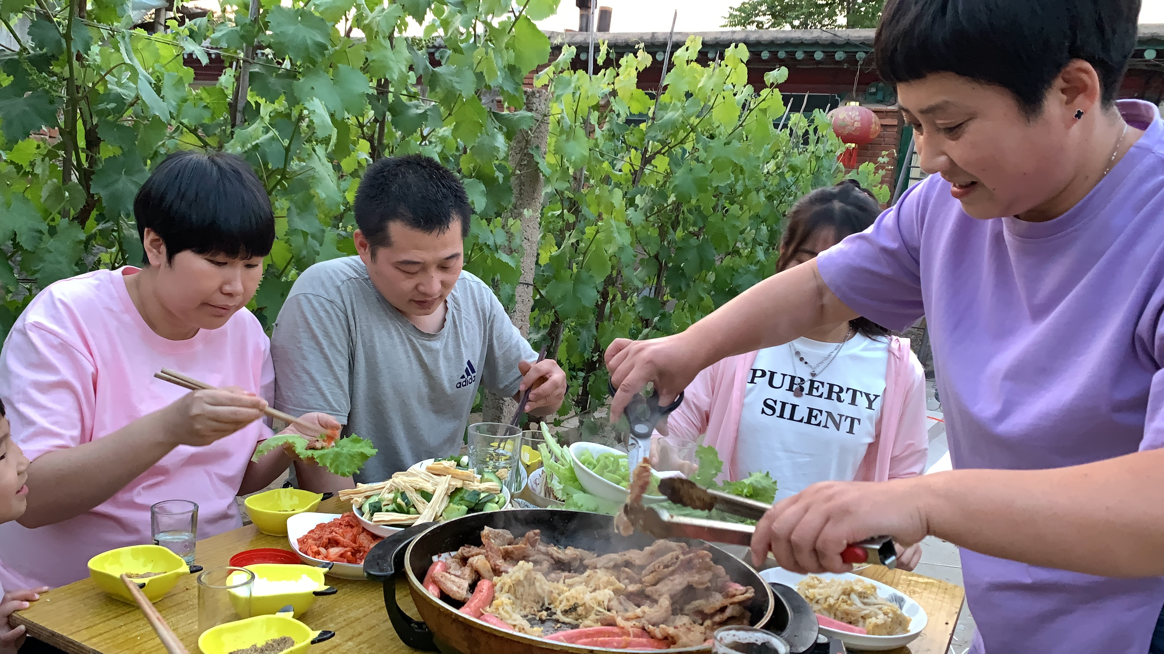 夏天吃烤肉的季节，1分钟教你做烤肉，学会再不用去外面吃了