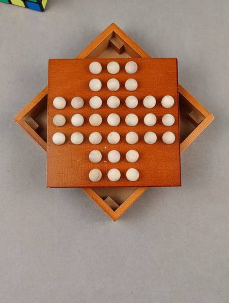 单人棋又叫孔明棋,一个人也可以玩的棋,静下来心,锻炼心境-度小视