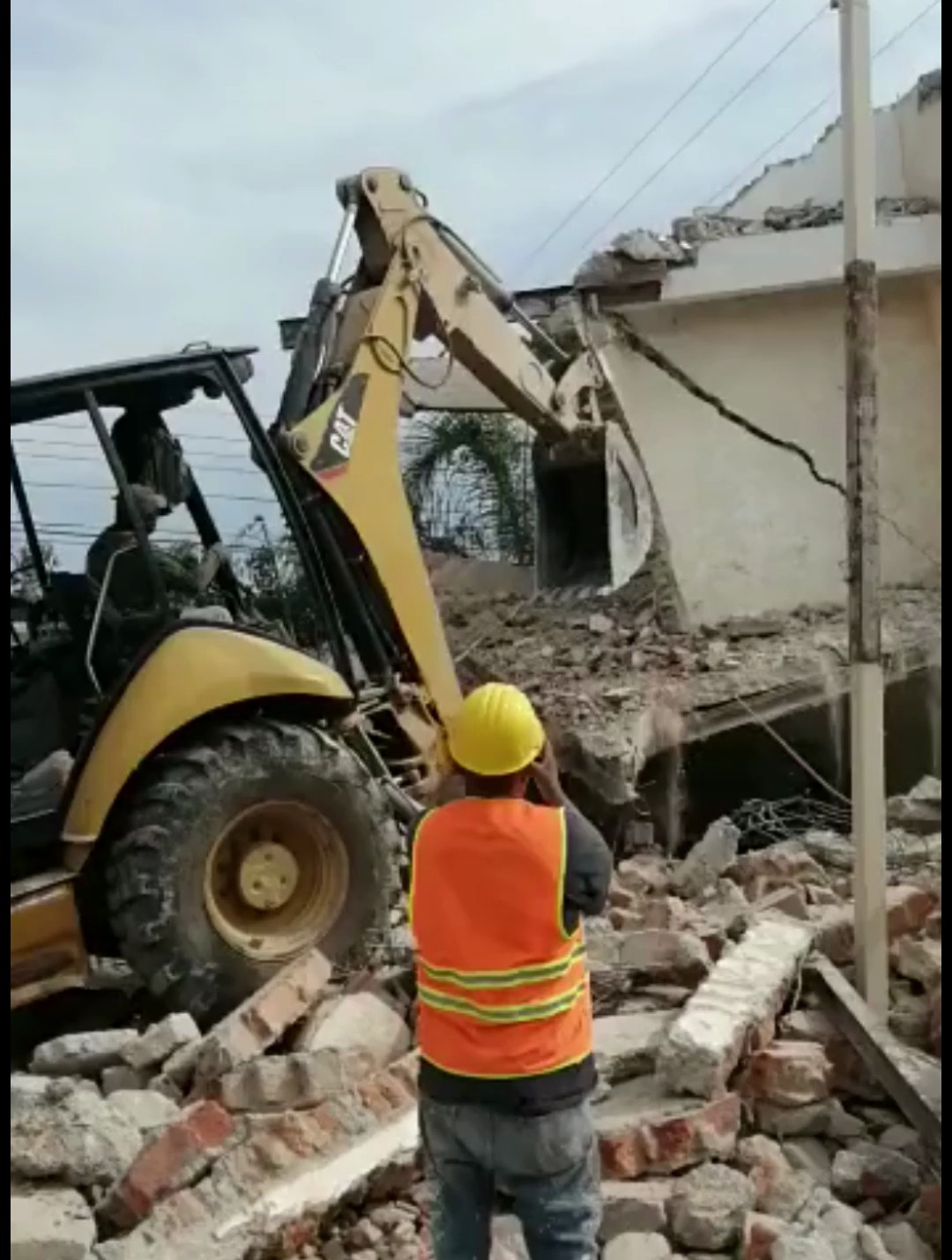 挖机拆房子先拆哪图片