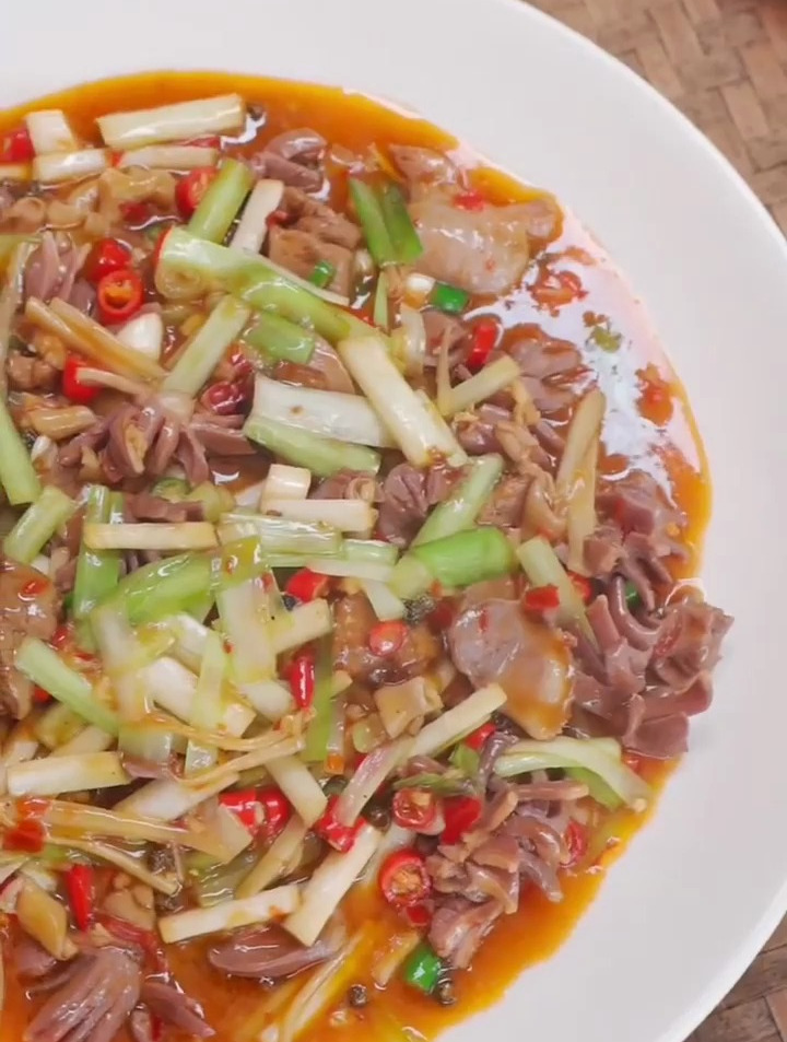 火爆菜肴最经典得劲就是火爆鸡杂