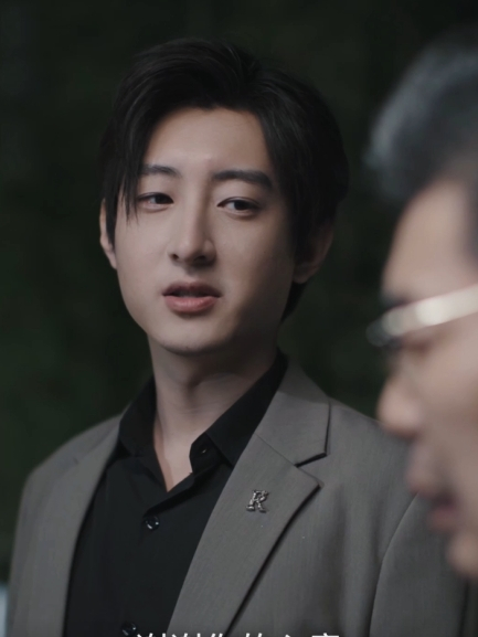 十八线小明星突然被要求继承亿万家业