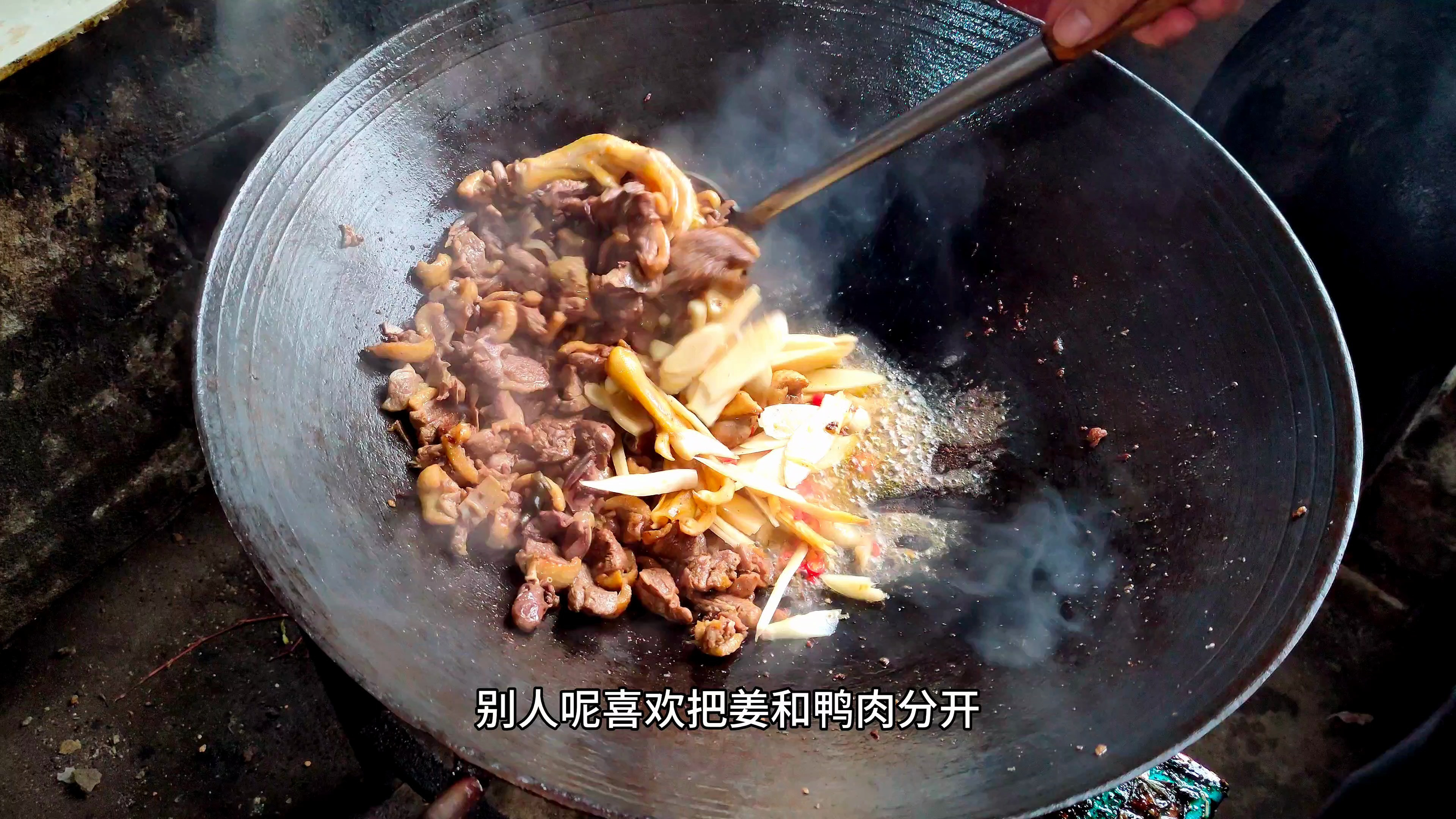来广西一定要尝一尝的一道特色菜《醋血鸭》,好吃又下饭!