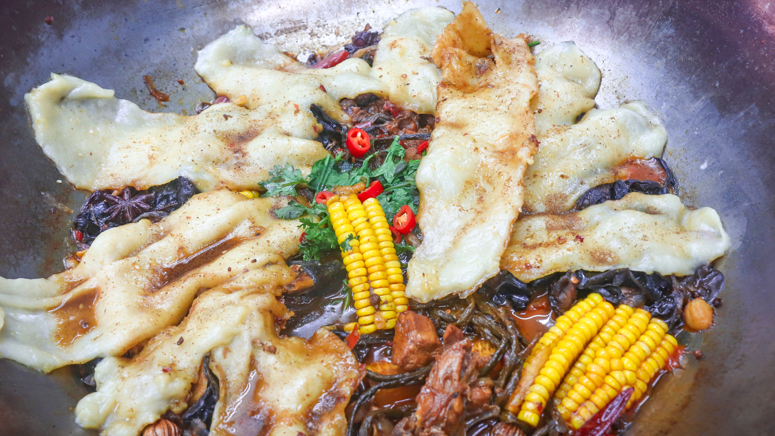 好吃的小鸡盖被,地道的农家地锅鸡,厨师长的做法接地气