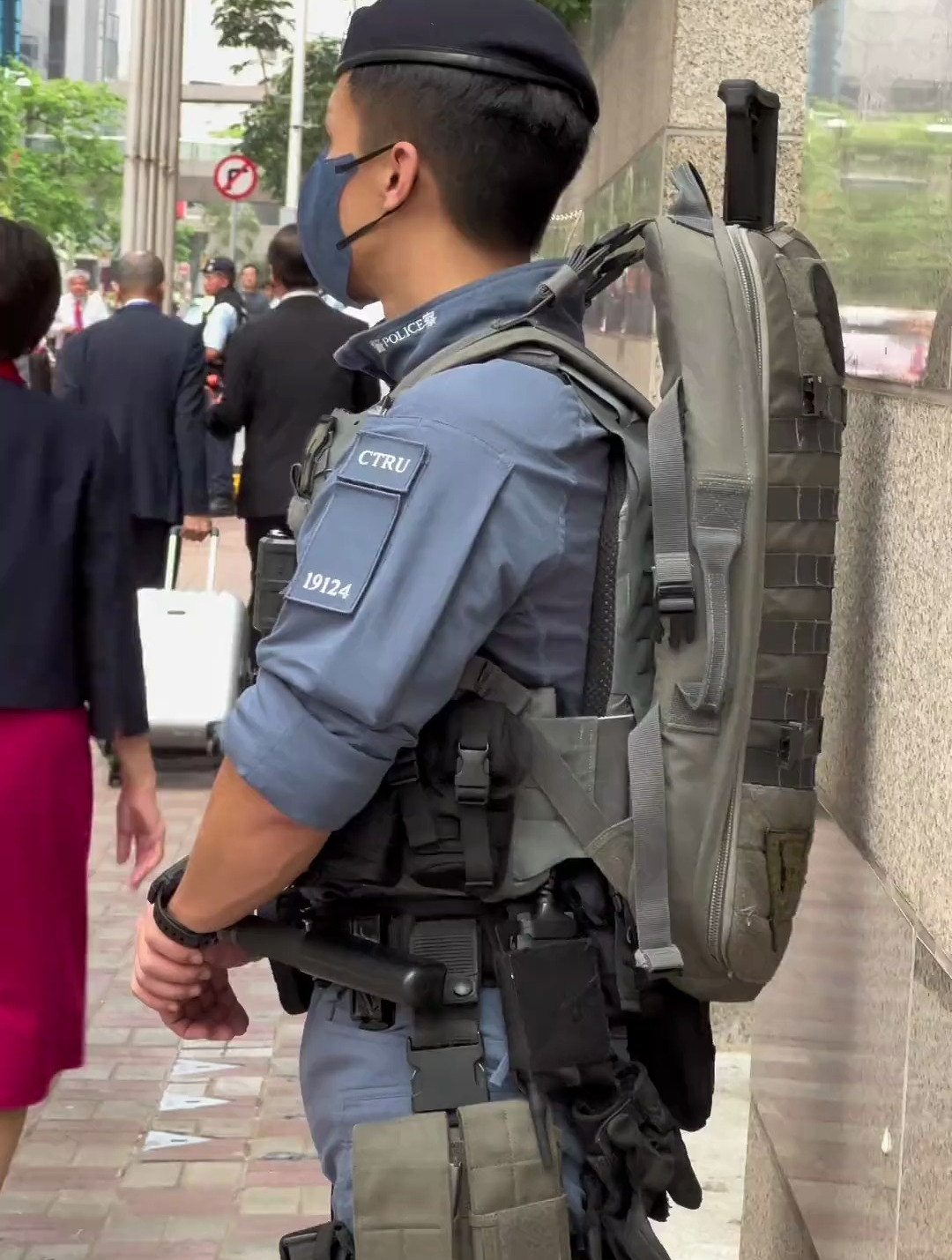 香港警察执勤装备图片