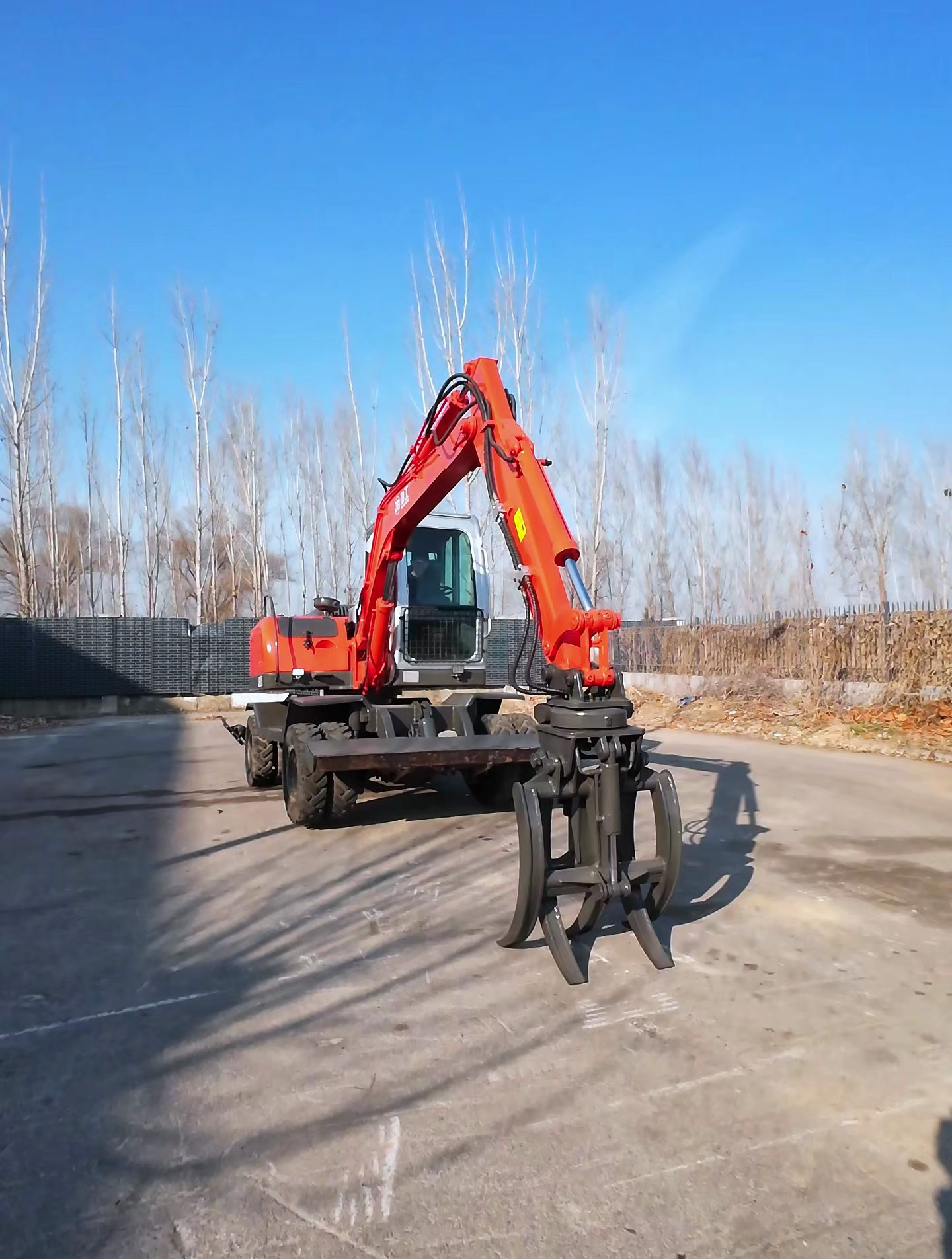 劲工80轮式抓木机 农用轮式挖掘机 抓废铁 抓秸秆 抓木头