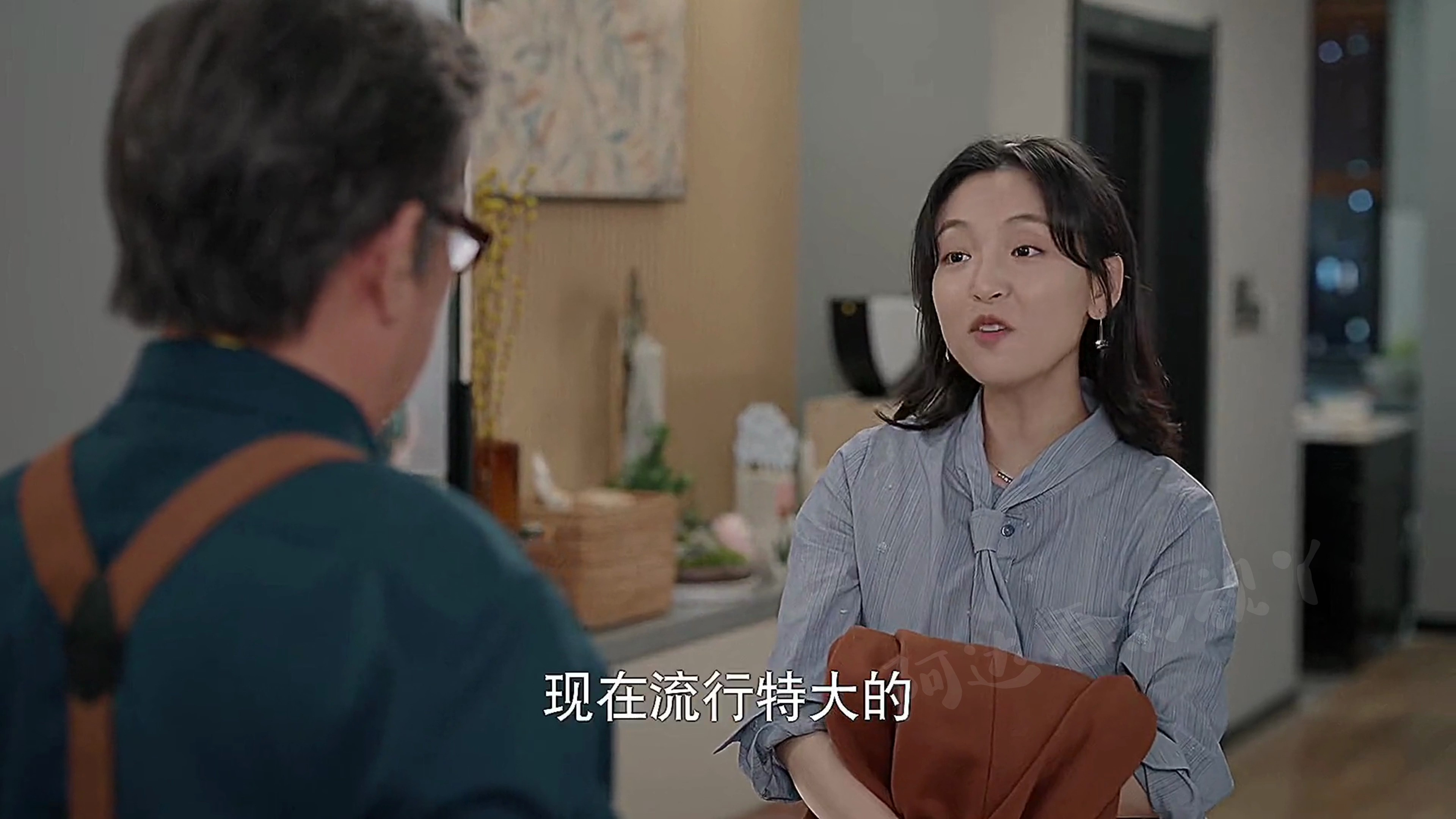 爷爷在孙女家发现有男士衣服,孙女连忙说不是男士款