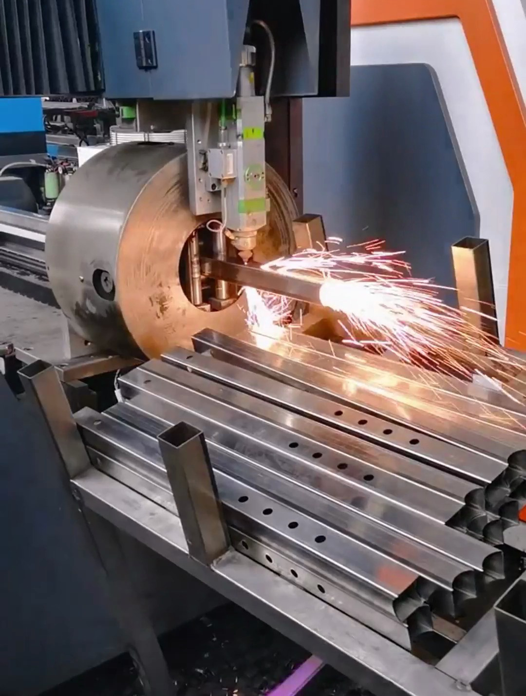 自动下料激光切割打孔方管
