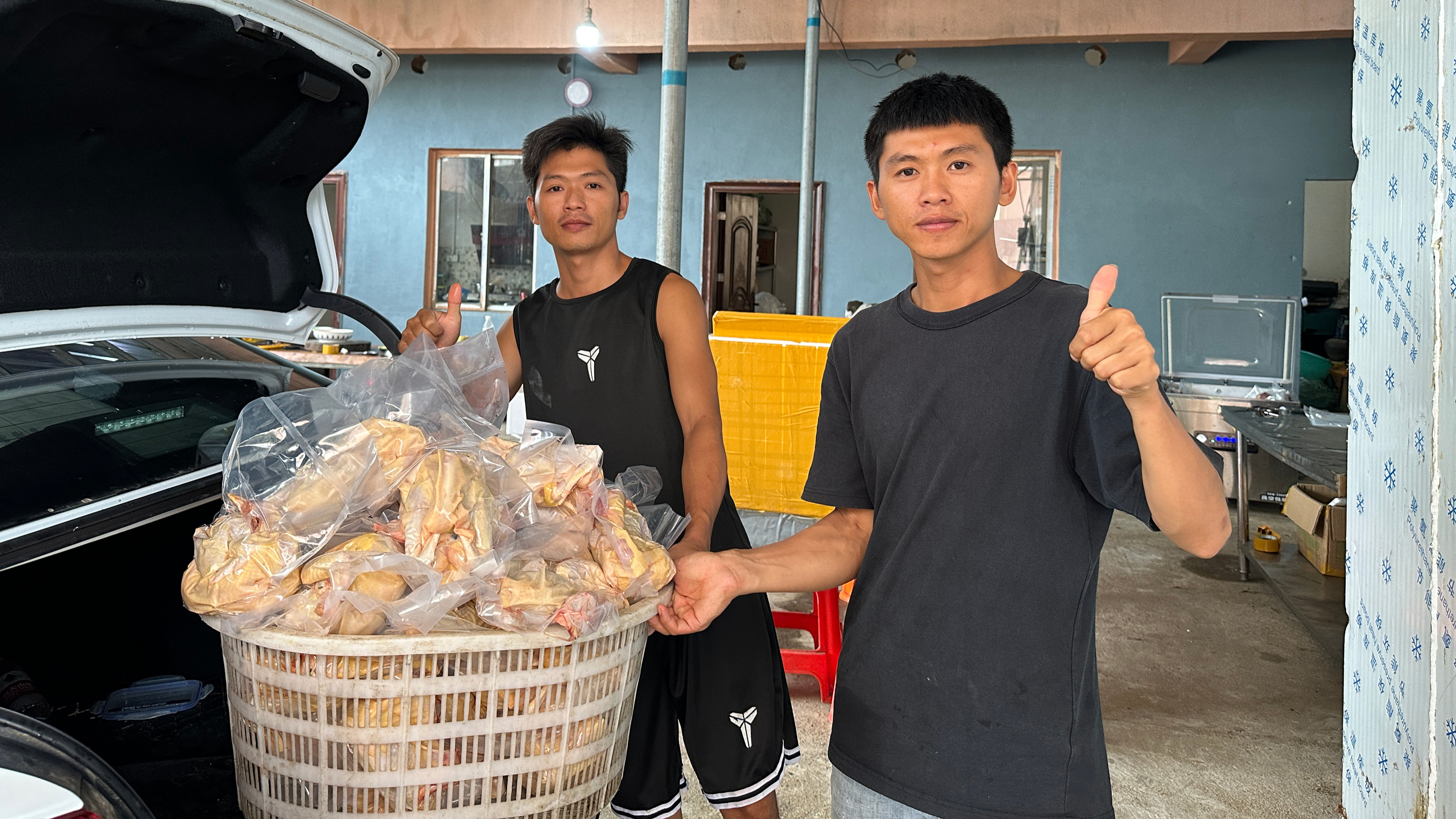 二哥帮阿旺卖鸡,10分钟全部卖完了,订单实在太多