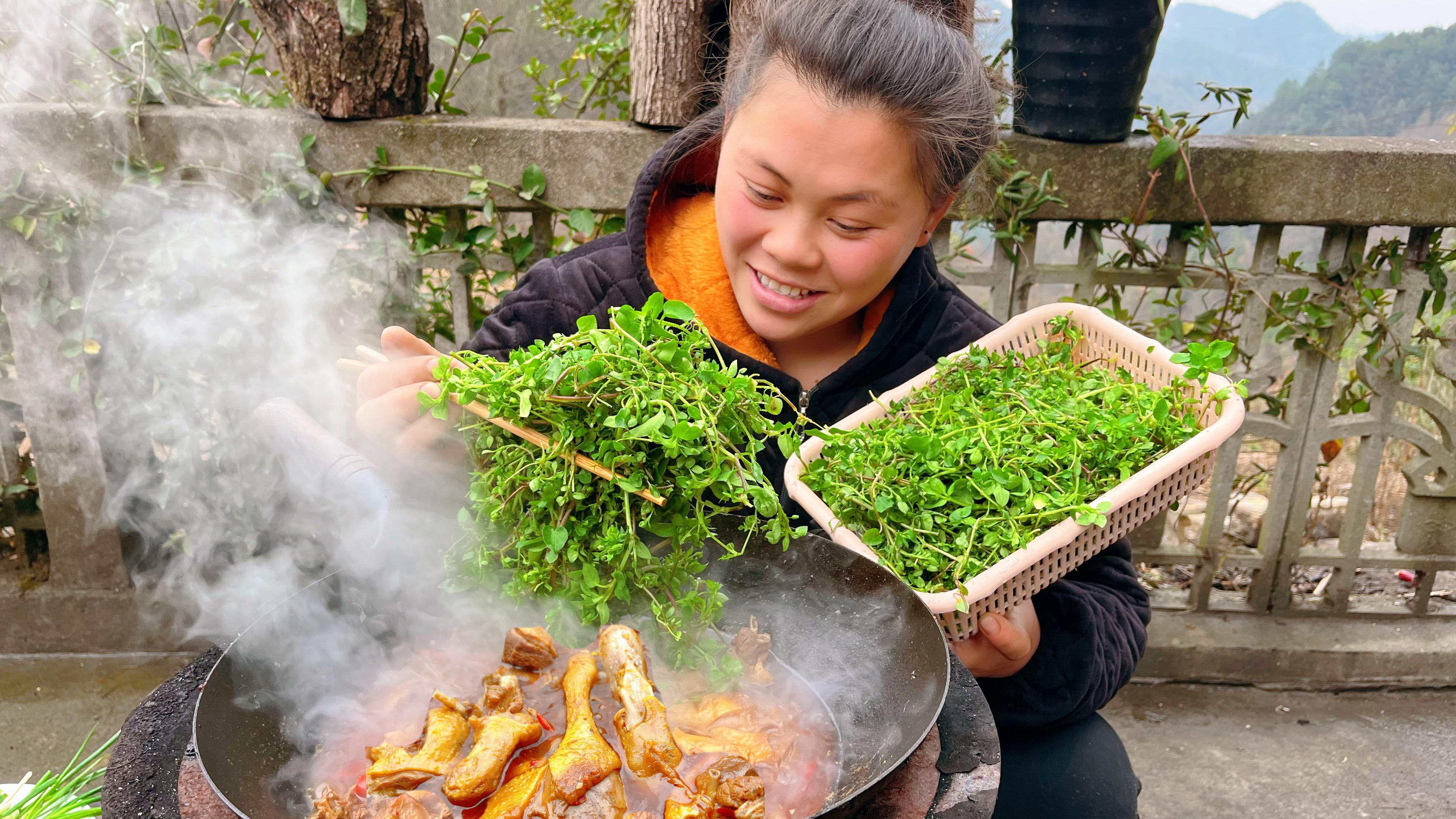 今天挖了很多野菜,再做一锅香辣啤酒鸭,配碗米饭欧妹吃得真过瘾