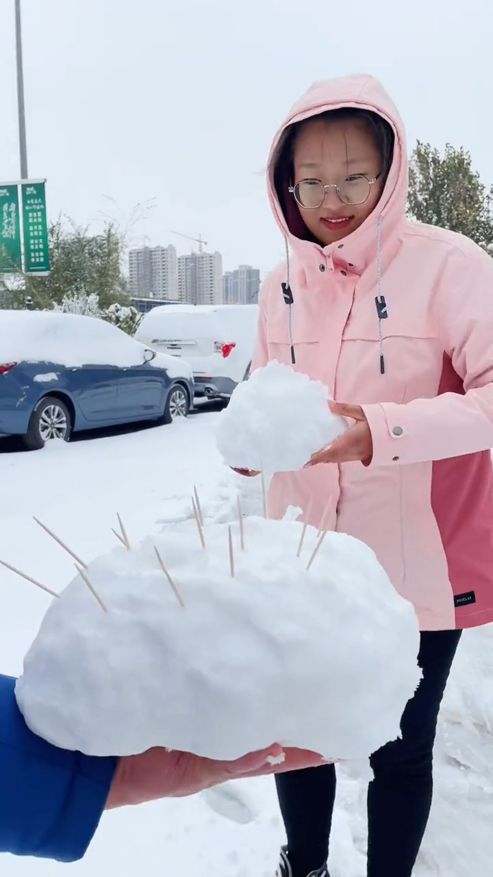 我们一起打雪仗喽,搞笑视频