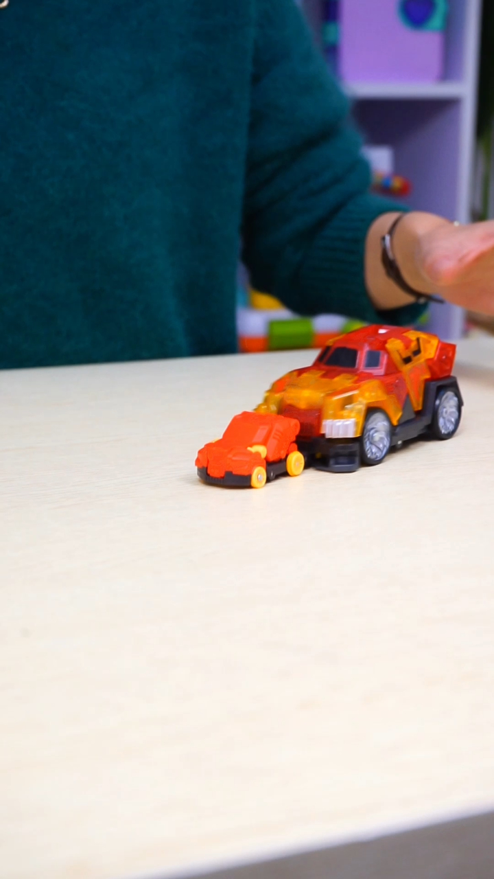 爆裂飞车4兽神出击新角色狂火雄狮玩具