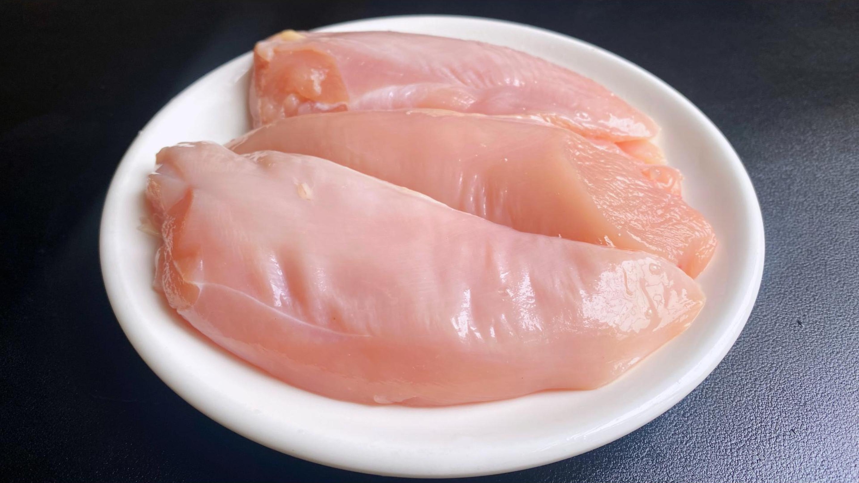 没想到鸡胸肉这样做真的太好吃了,孩子三天两头点名要吃太解馋了