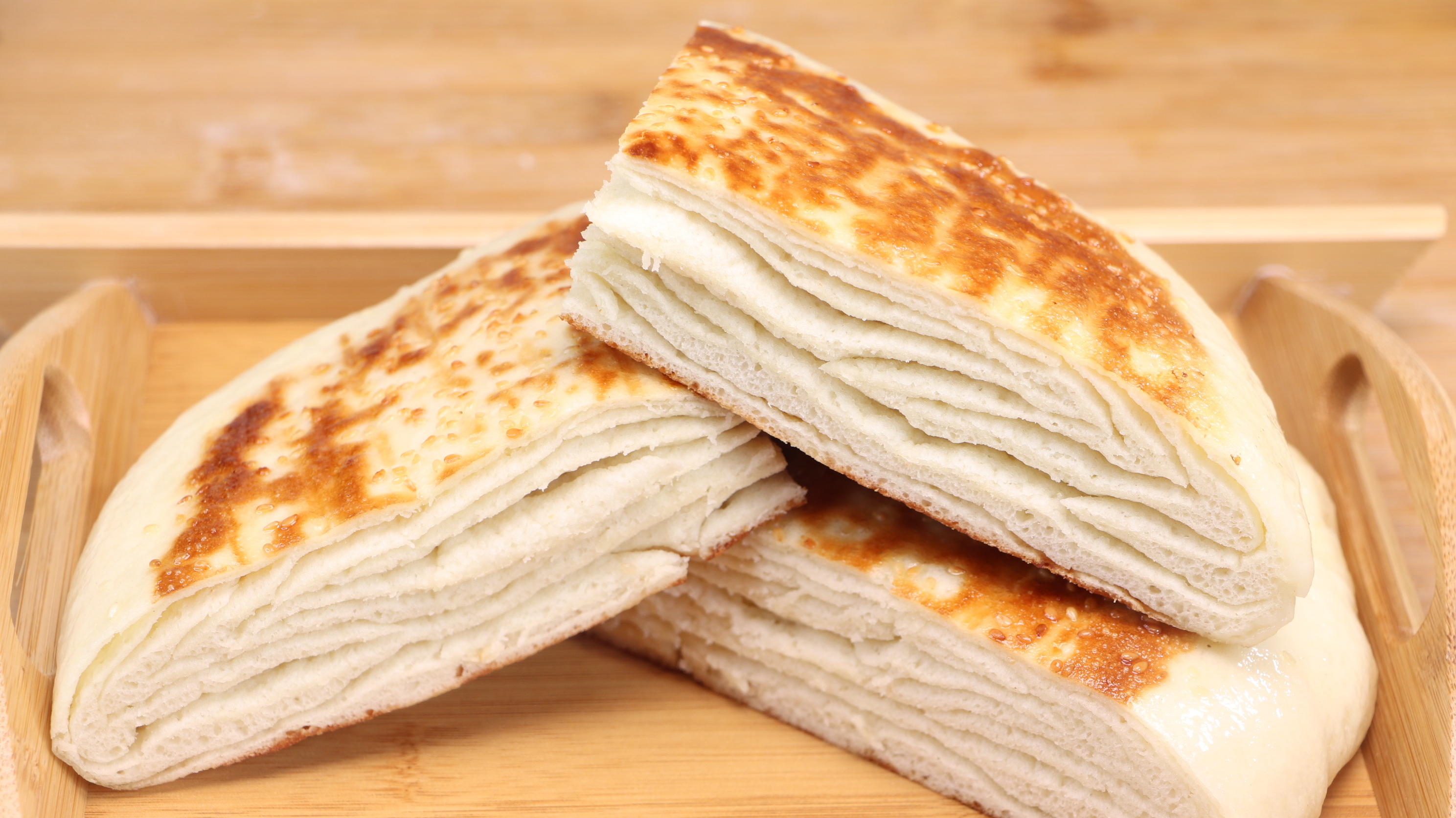 一次发酵的千层饼,特别暄软,既简单又好吃,层次丰富像书一样