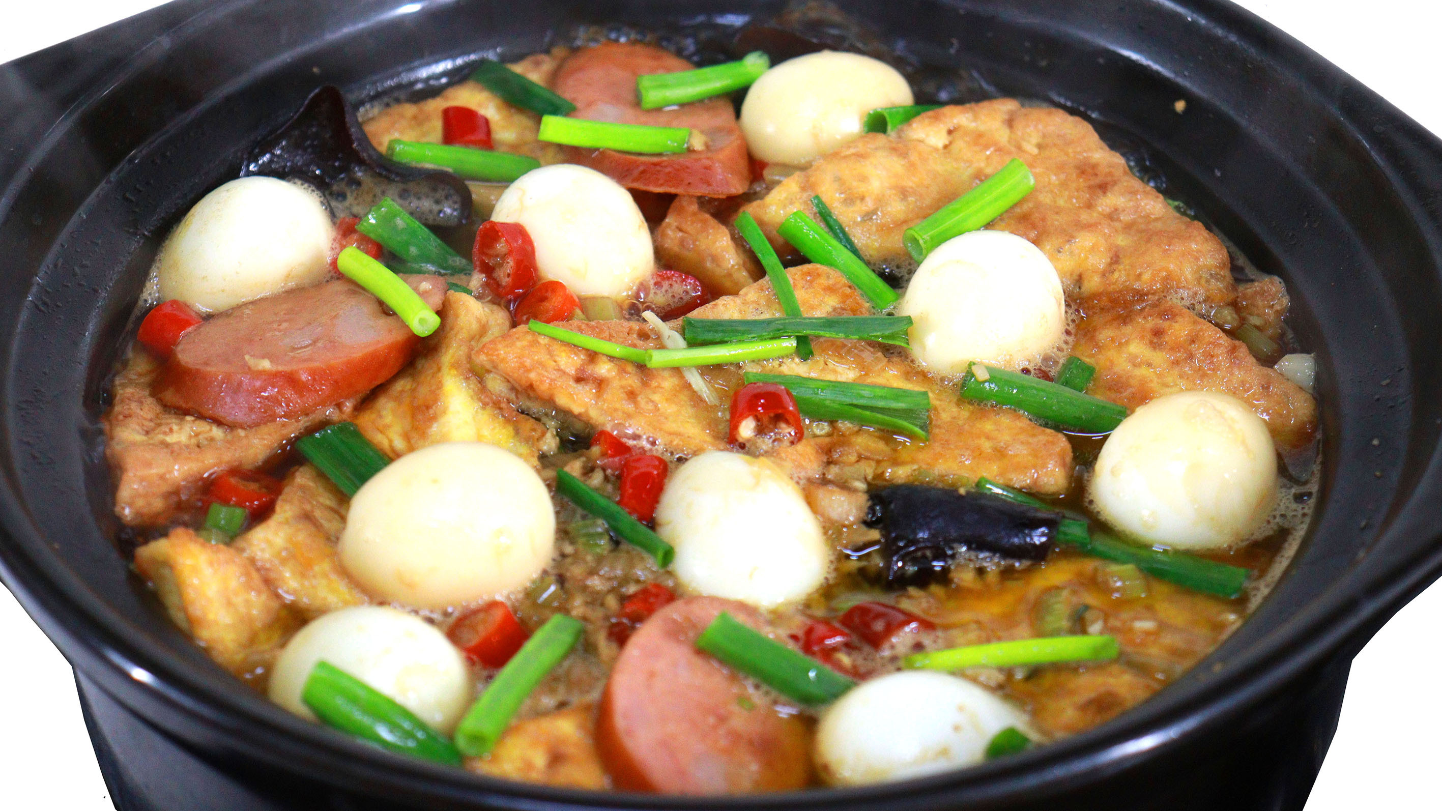 热气腾腾的“豆腐砂锅煲”,有菜有肉有蛋,不加一滴水,越吃越暖