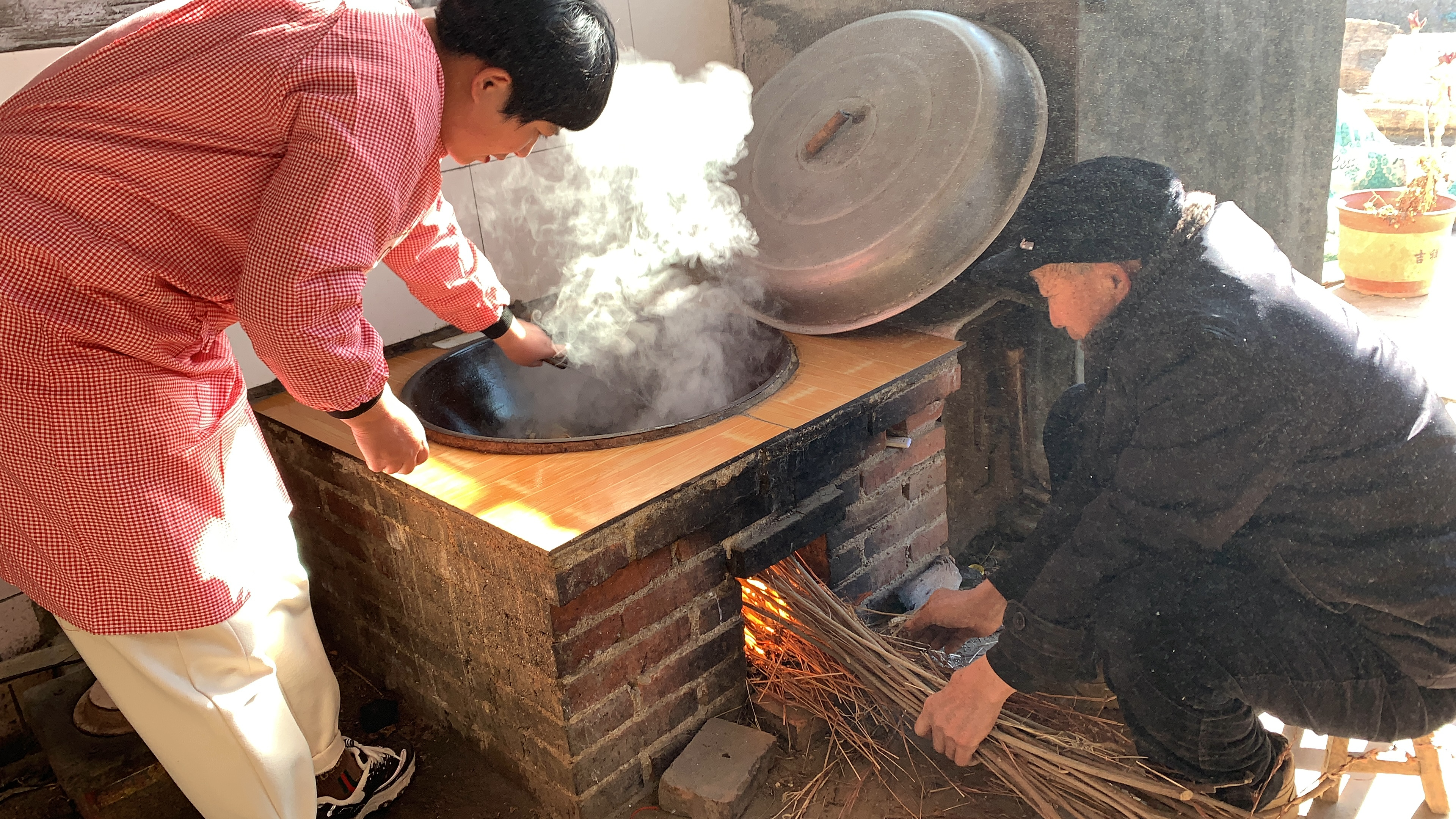 看我做什么好吃的,6元一斤,柴火铁锅一炖,不腥不柴,特别下饭