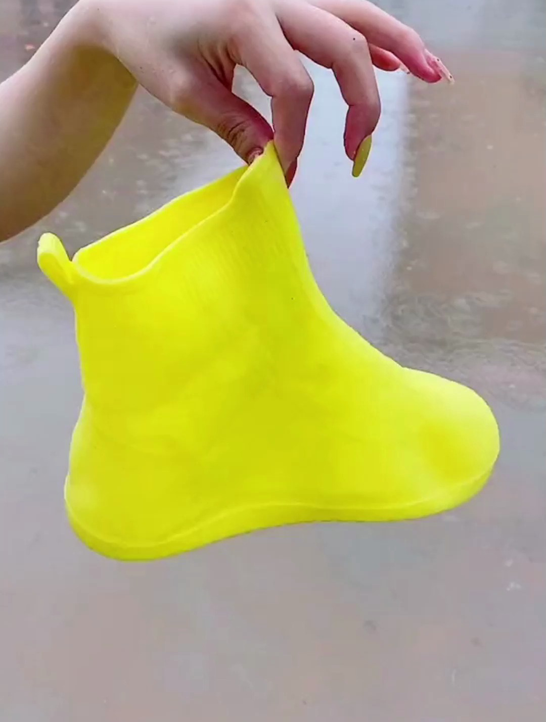 告别湿鞋尴尬,这款雨鞋套让你雨天也时尚,忒好用!
