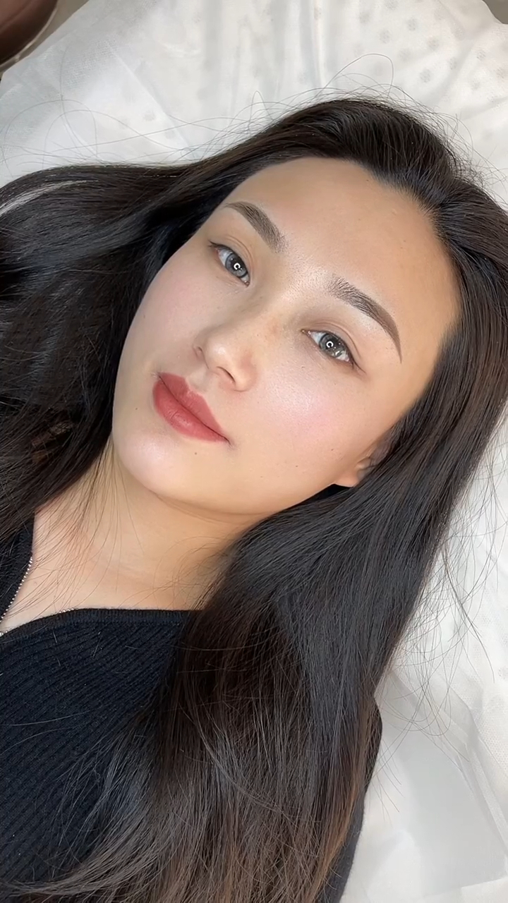 完成度非常高的一款眉型细腻又自然适合气质美女