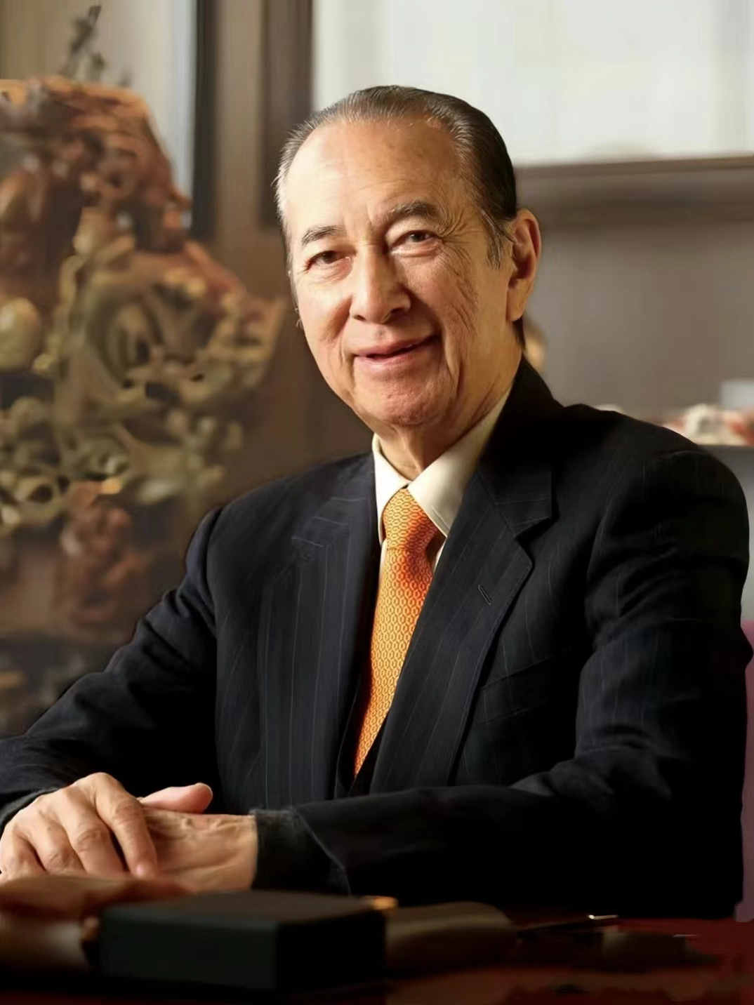 赌王何鸿燊曾经说过,我赚钱就跟印钞票一样,天天印,没办法穷-度小视