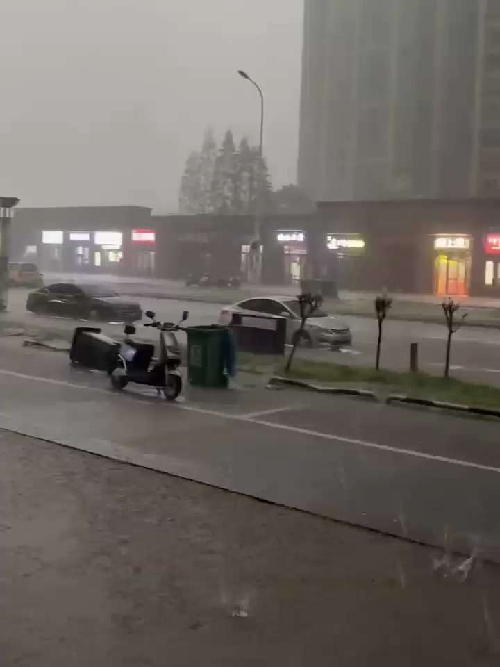 南昌的冰雹好吓人,大家注意安全!