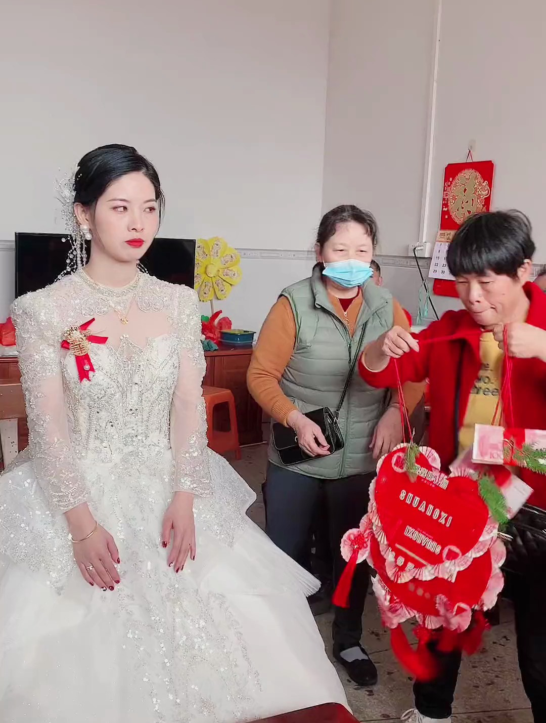 罗定罗镜|新娘出门风俗|满满不舍__ 农村结婚习俗 农村风俗传统-度小