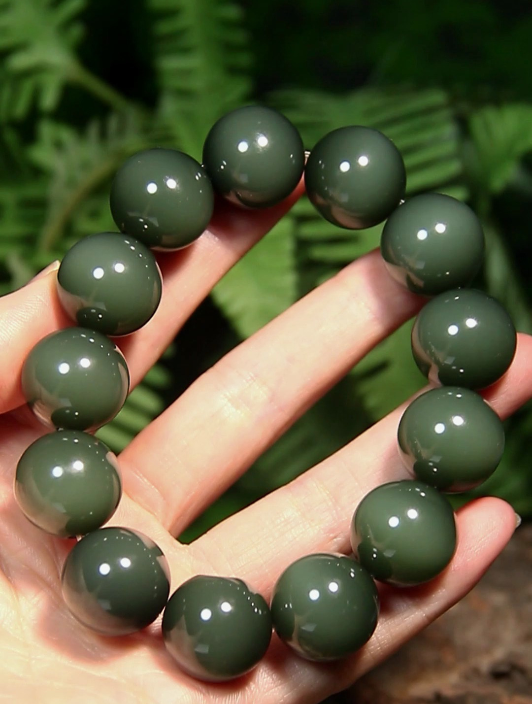 新疆和田玉沙枣青籽料手串「多米福珠宝」