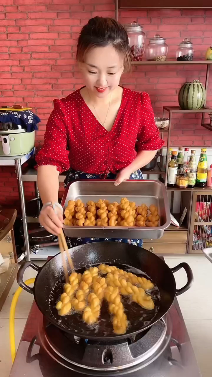 东北老娘们就是会吃掀开锅盖的那一刻看得我太眼馋了