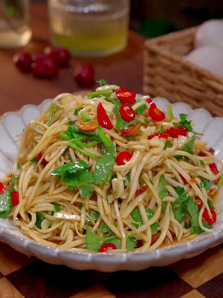 清脆可口的凉拌茭白