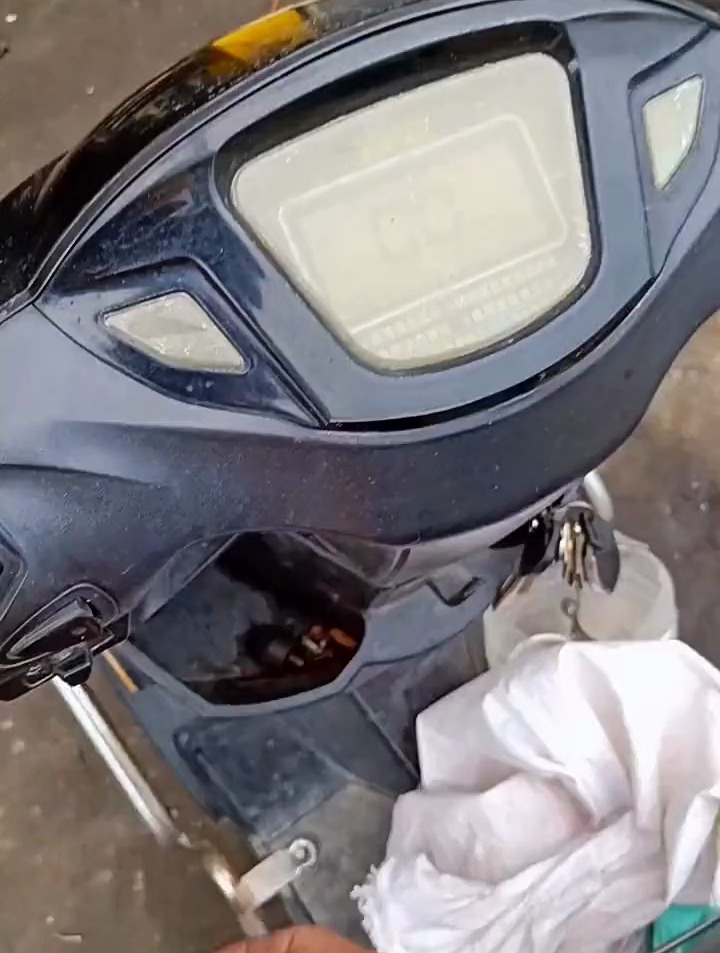 摩托车 维修 踏板摩托车转向灯不亮,维修全过程