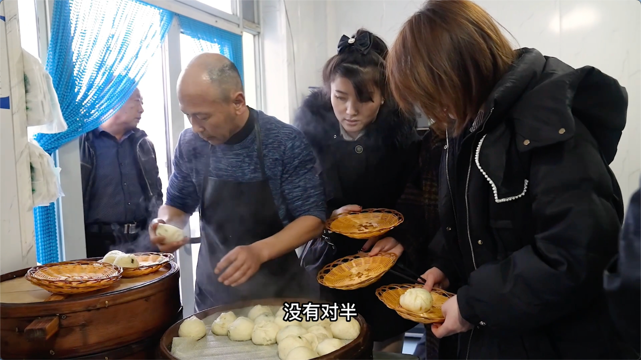 新疆奇台早餐汆汤包子,20元/份羊肉汤解酒必吃,包子想吃得靠抢