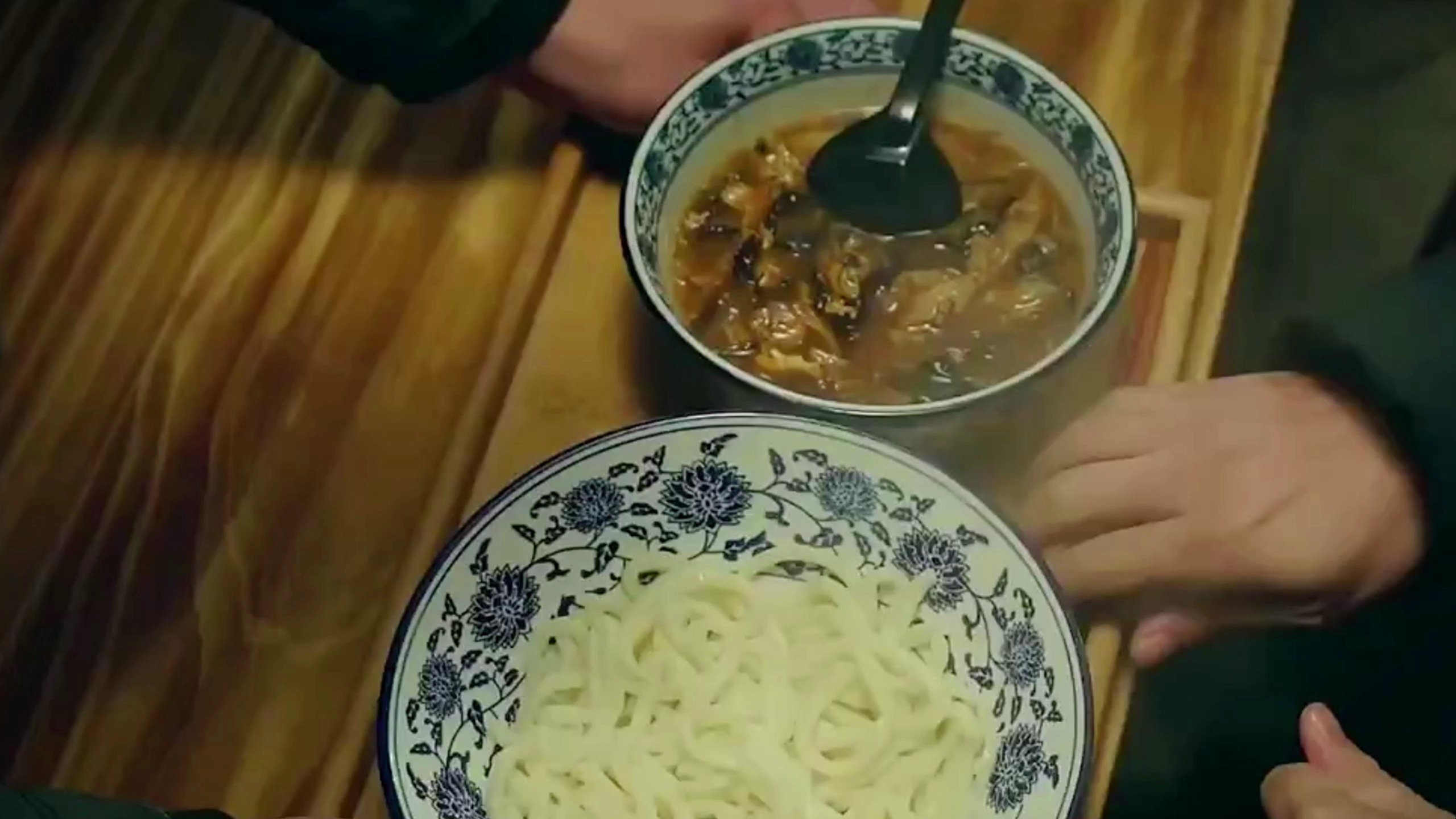 男人一碗面买五十 而且一天只卖一百碗