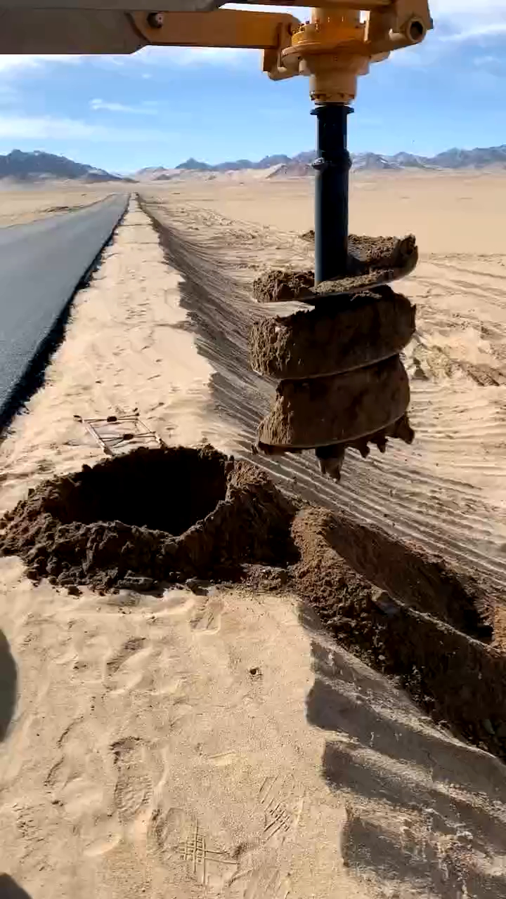 挖机大旋钻机螺旋钻机是这样挖洞的60螺旋钻机