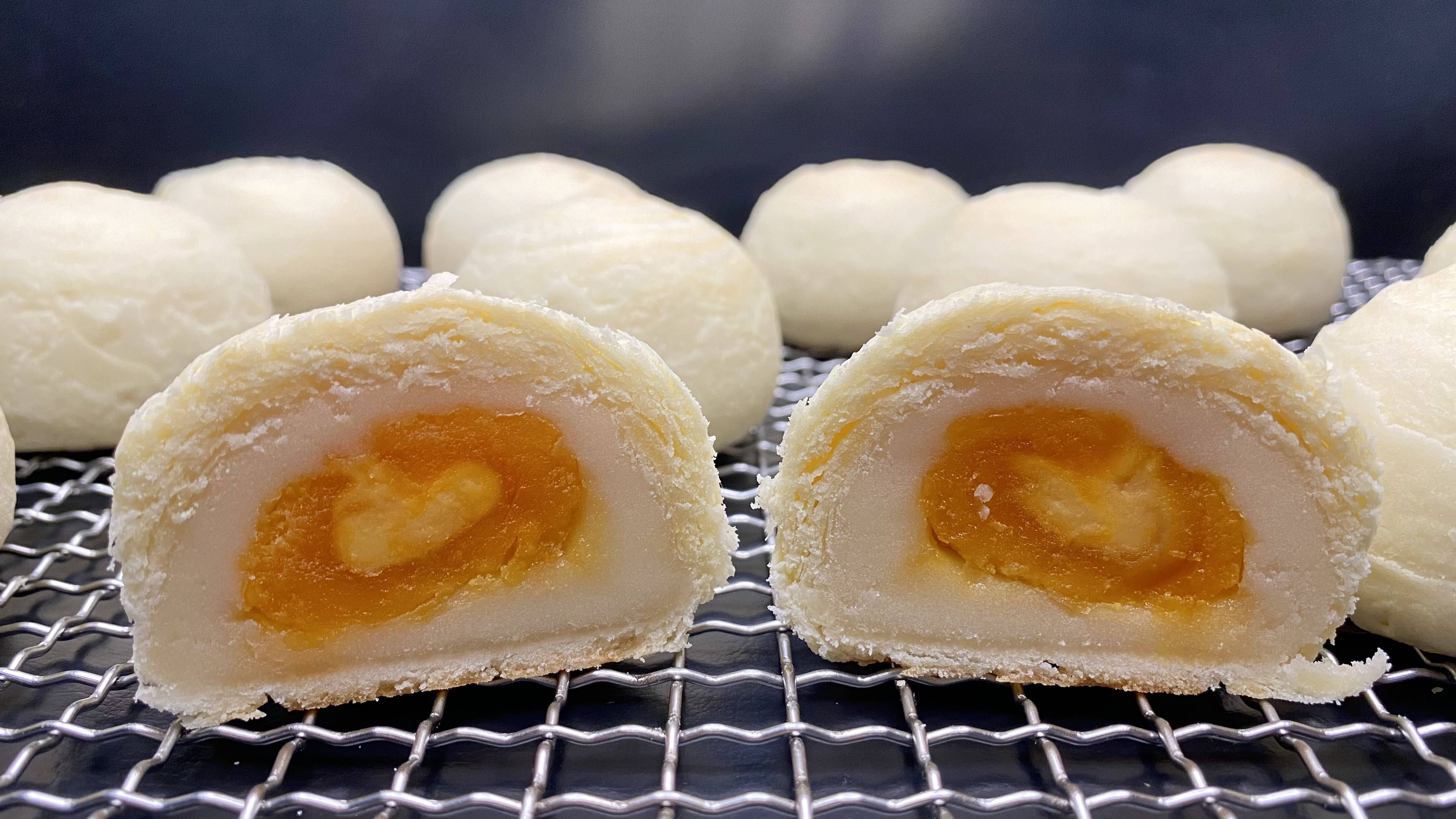 潮式酥皮蛋黄蛋黄月饼-1,面团的制作方法,小麦点