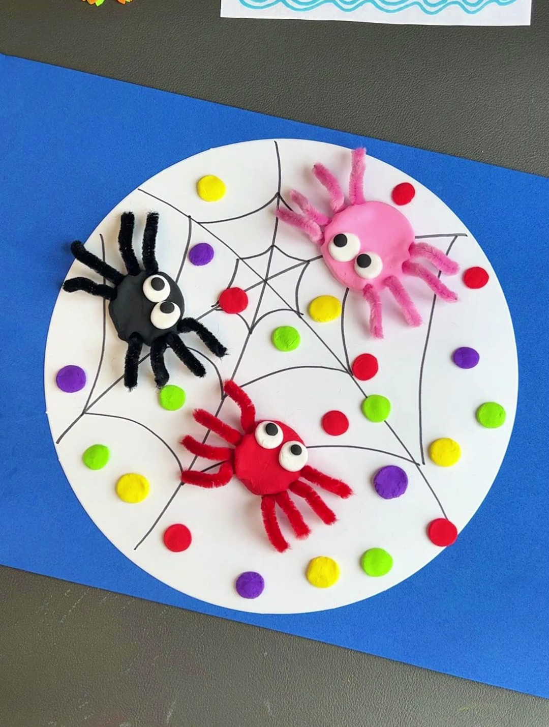 用彩泥和毛条,做个小蜘蛛,带孩子们简单认识一下小动物.手工-度小视