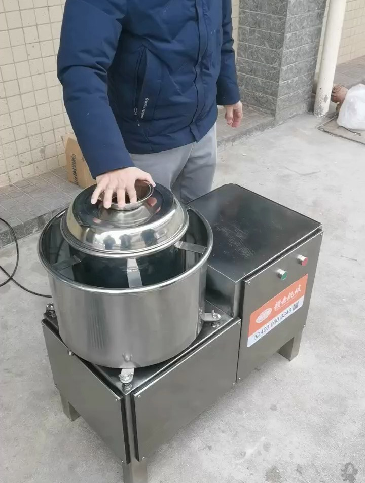 高速打浆打碎面筋进行中 全自动商用打面筋机器