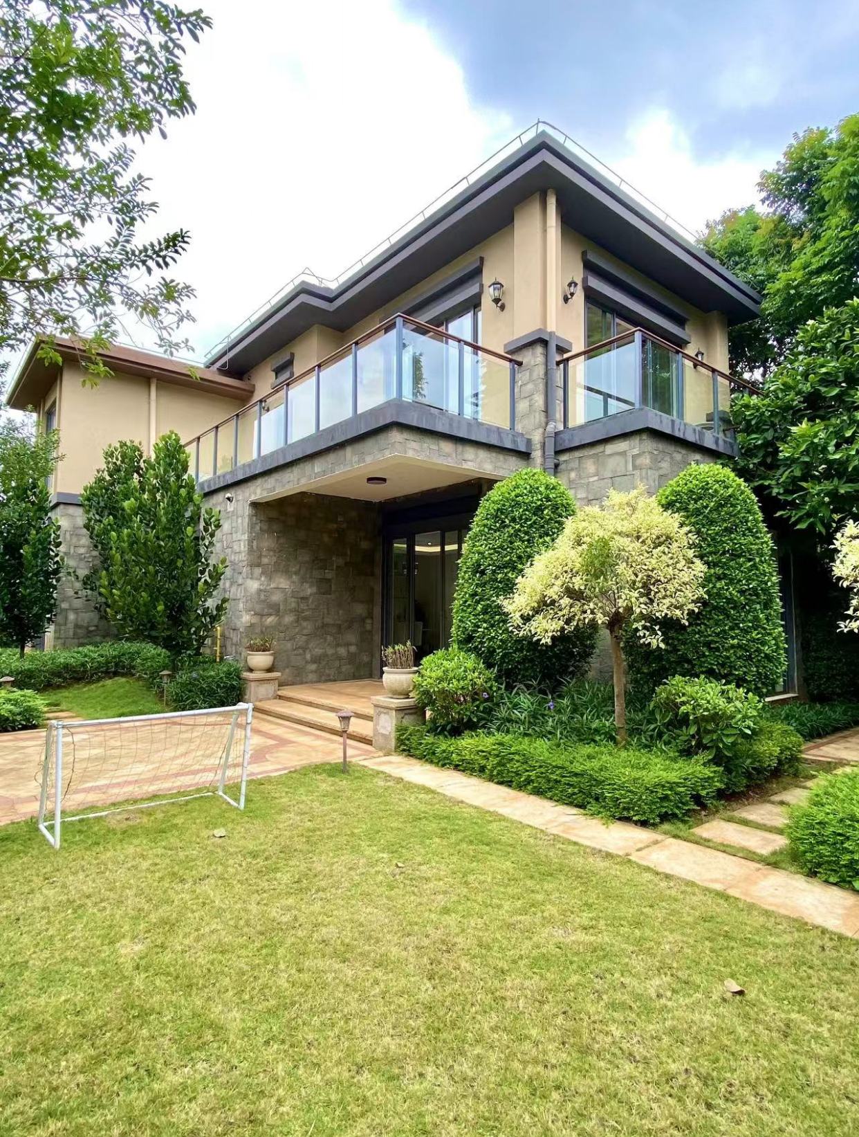 赶在2025年封关前,拿下海口江东229平独栋别墅,带大花园真不错