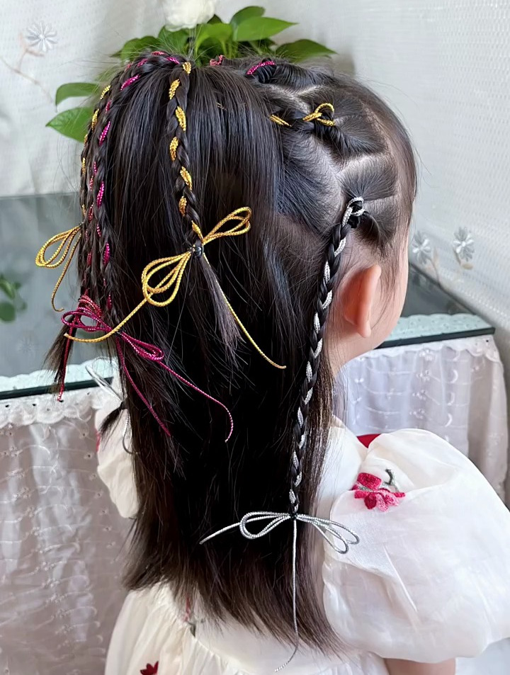 春日出游踏青甜酷彩绳编发教程,披肩发 高马尾你喜欢哪款呢?-度小视