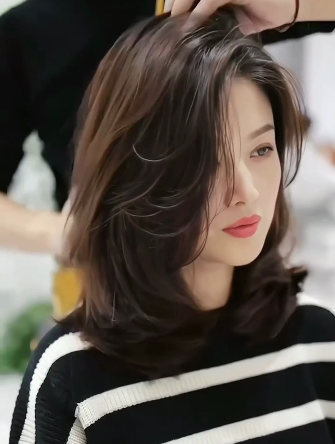 最新发型,减龄中短发